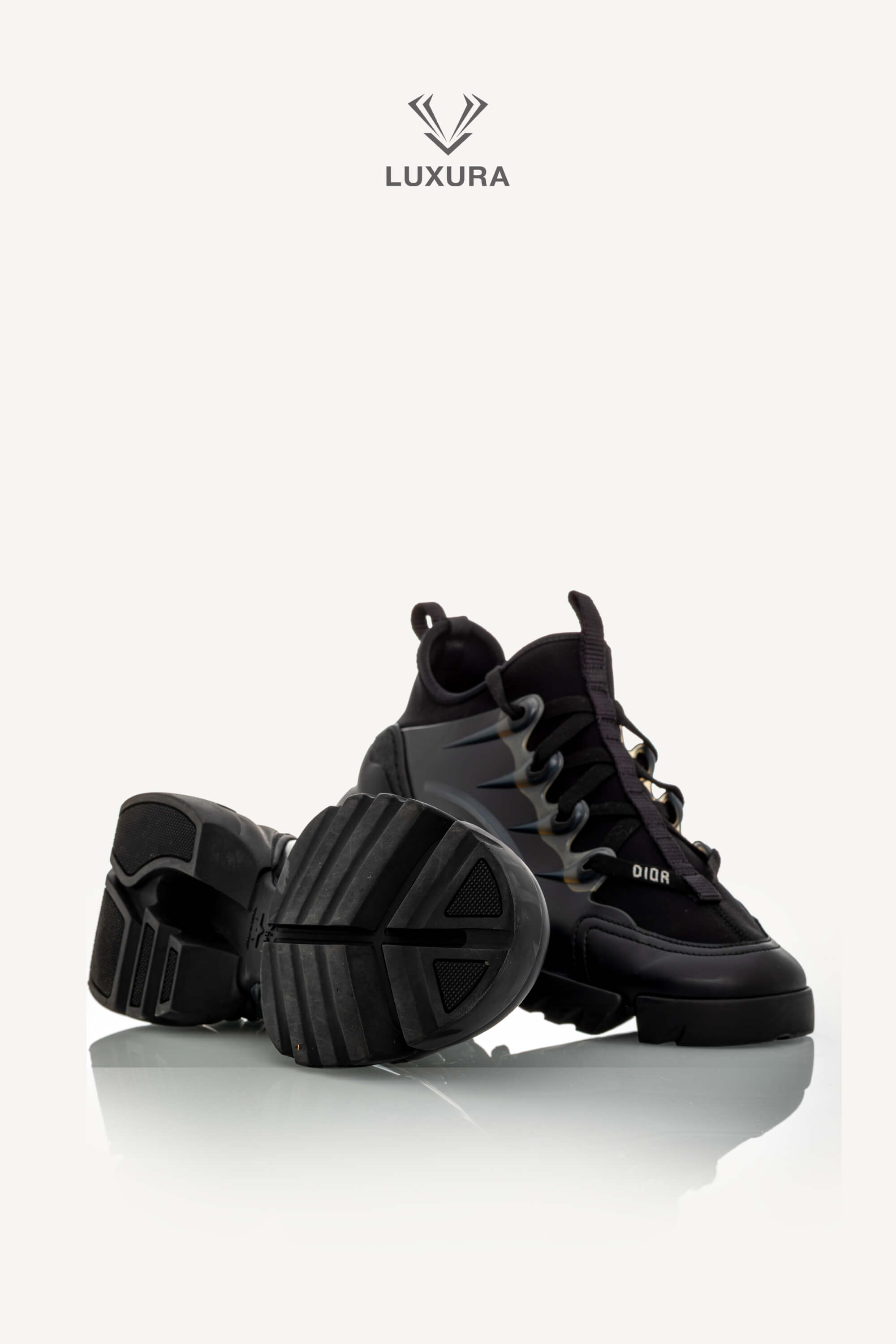 <span style="font-size: 10px;letter-spacing: .15em">HARD TO FIND</span><br>            <strong>CHRISTIAN DIOR</strong><br>            <div style="margin-top:10px;font-size:16px">D-Connect Black Technical Sneaker 37.5</div><br> - Image 28