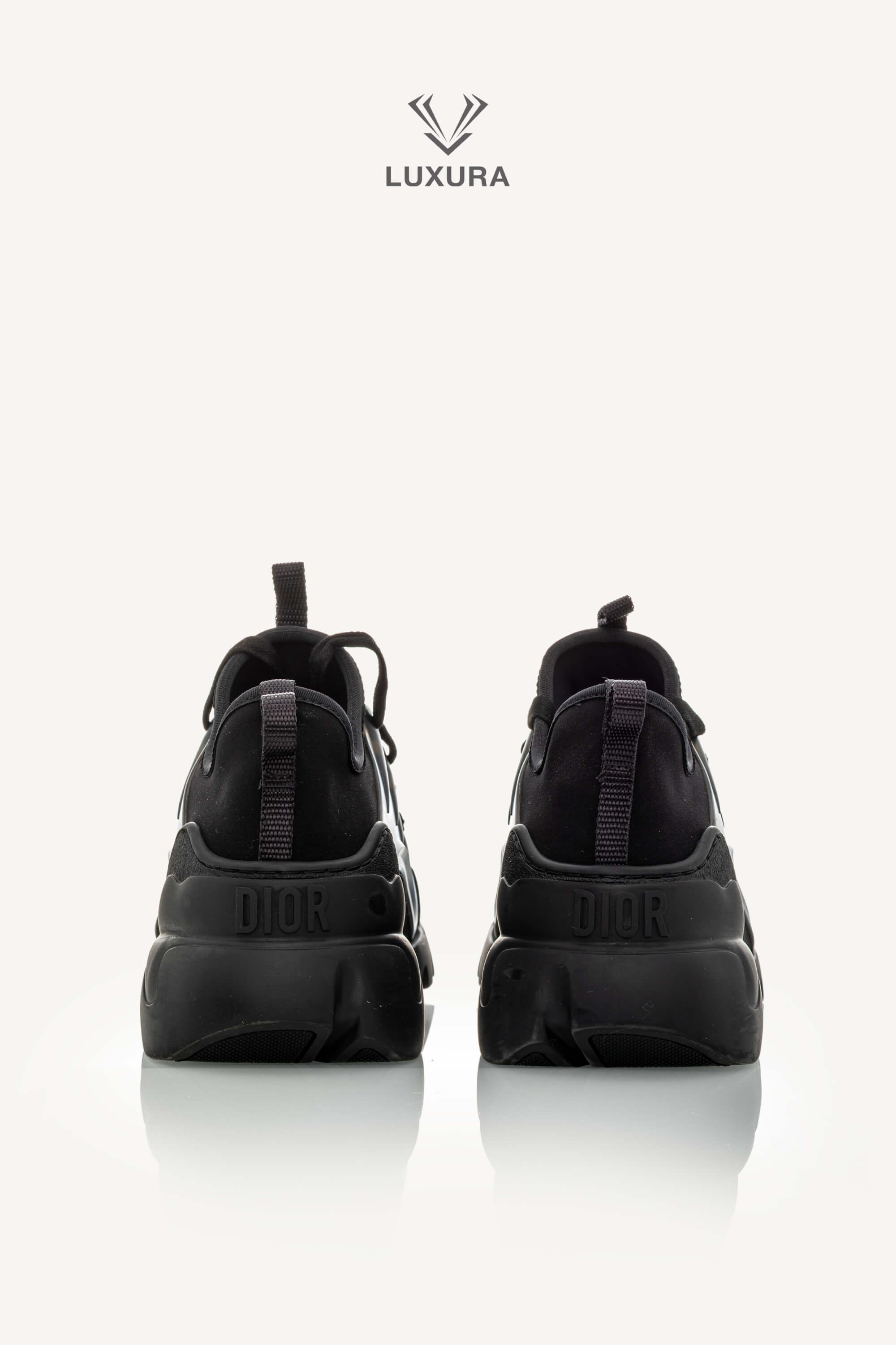 <span style="font-size: 10px;letter-spacing: .15em">HARD TO FIND</span><br>            <strong>CHRISTIAN DIOR</strong><br>            <div style="margin-top:10px;font-size:16px">D-Connect Black Technical Sneaker 37.5</div><br> - Image 8