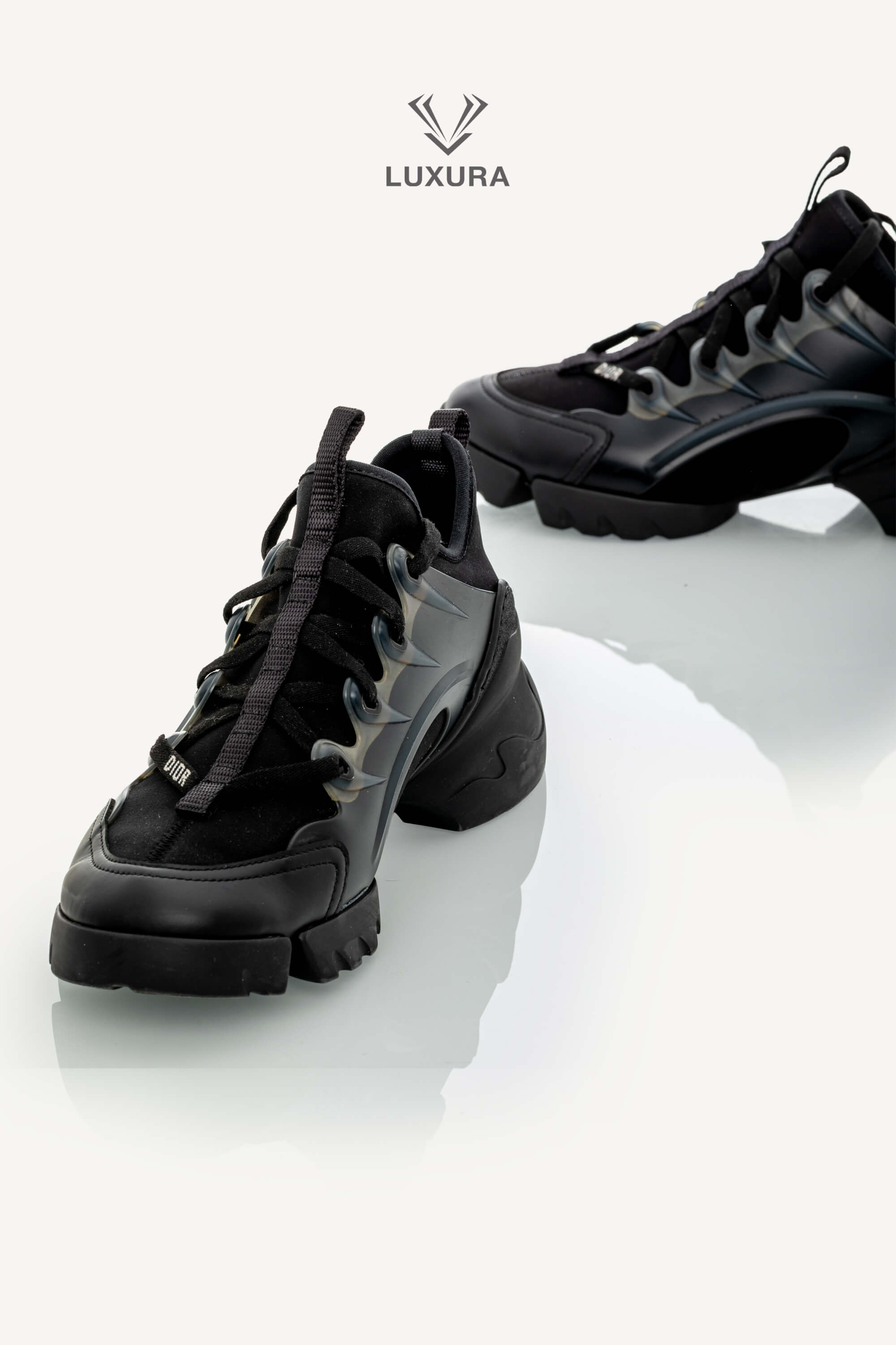 <span style="font-size: 10px;letter-spacing: .15em">HARD TO FIND</span><br>            <strong>CHRISTIAN DIOR</strong><br>            <div style="margin-top:10px;font-size:16px">D-Connect Black Technical Sneaker 37.5</div><br> - Image 3