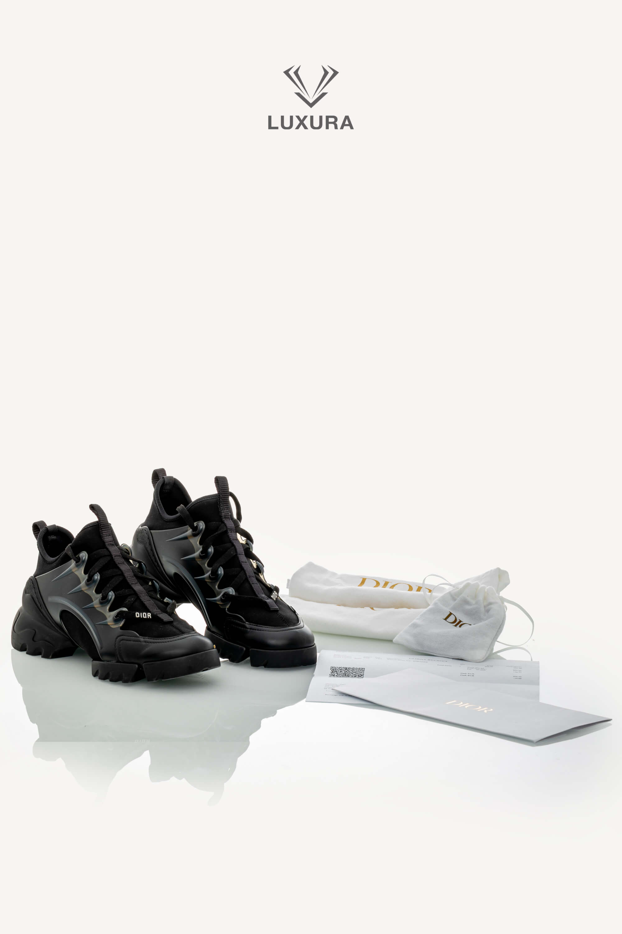 <span style="font-size: 10px;letter-spacing: .15em">HARD TO FIND</span><br>            <strong>CHRISTIAN DIOR</strong><br>            <div style="margin-top:10px;font-size:16px">D-Connect Black Technical Sneaker 37.5</div><br> - Image 2