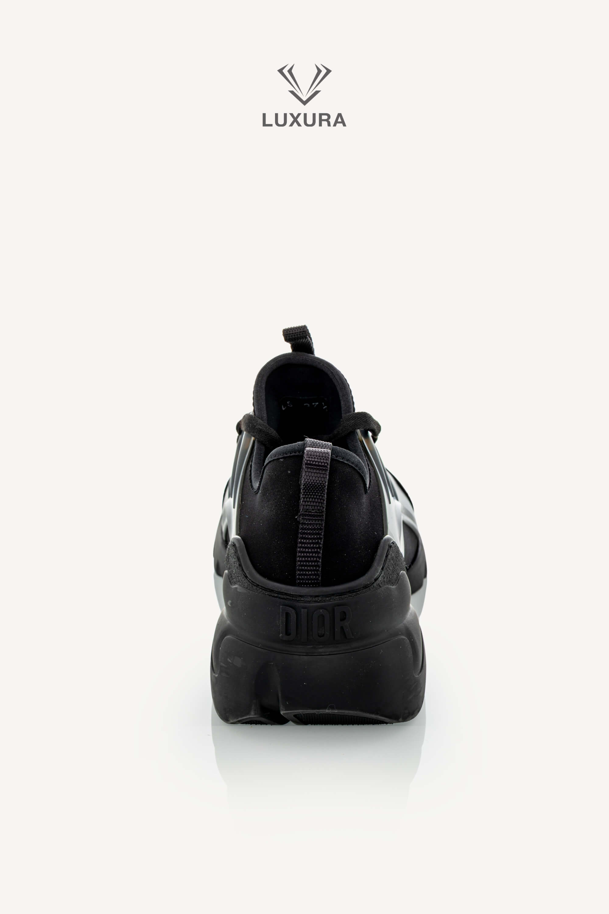 <span style="font-size: 10px;letter-spacing: .15em">HARD TO FIND</span><br>            <strong>CHRISTIAN DIOR</strong><br>            <div style="margin-top:10px;font-size:16px">D-Connect Black Technical Sneaker 37.5</div><br> - Image 12
