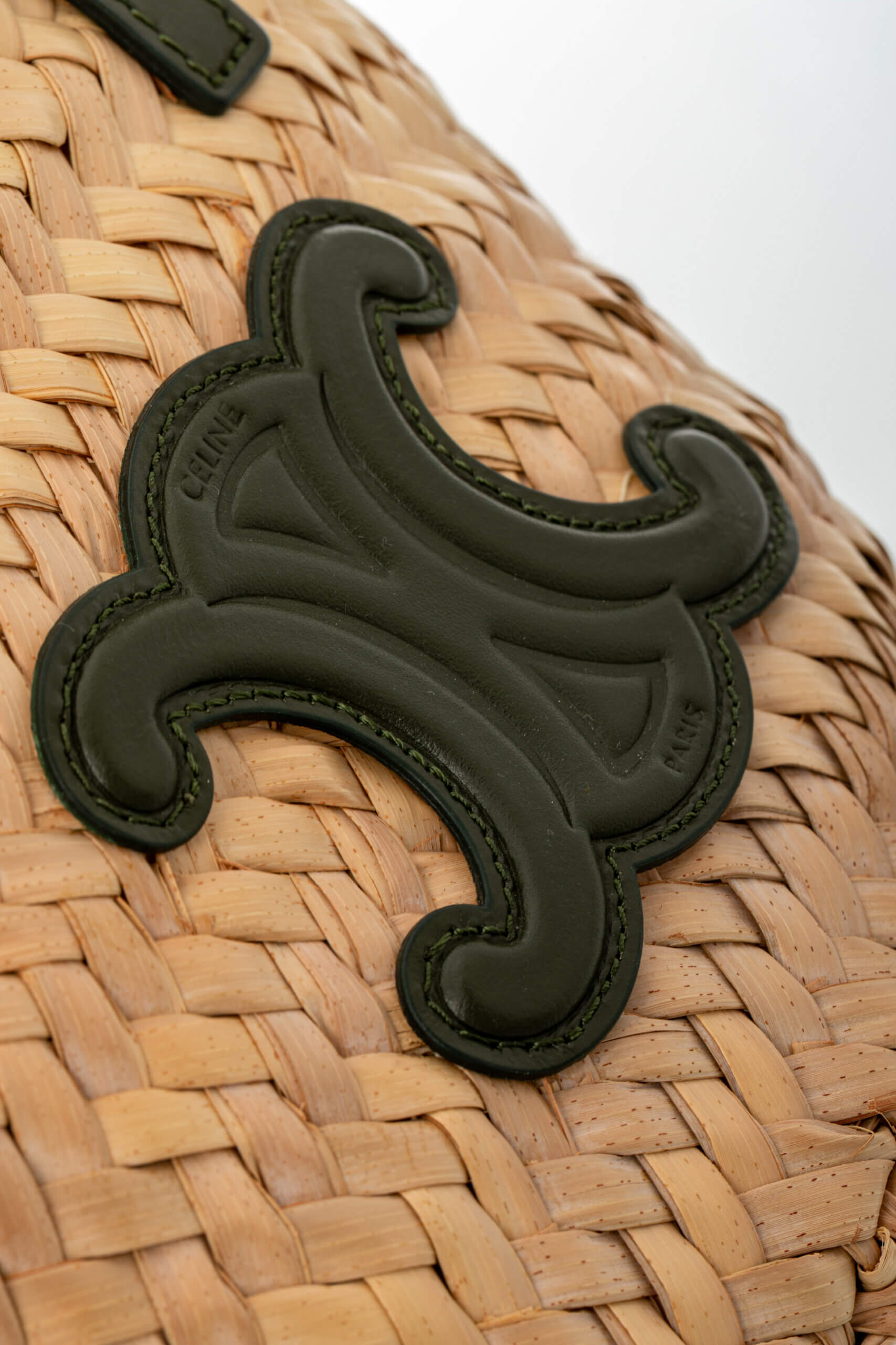 <span style="font-size: 10px;letter-spacing: .15em">HARD TO FIND</span><br>            <strong>CELINE</strong><br>            <div style="margin-top:10px;font-size:16px">Palm Leaves Calfskin Classic Triomphe Nano Panier Khaki</div><br> - Image 13