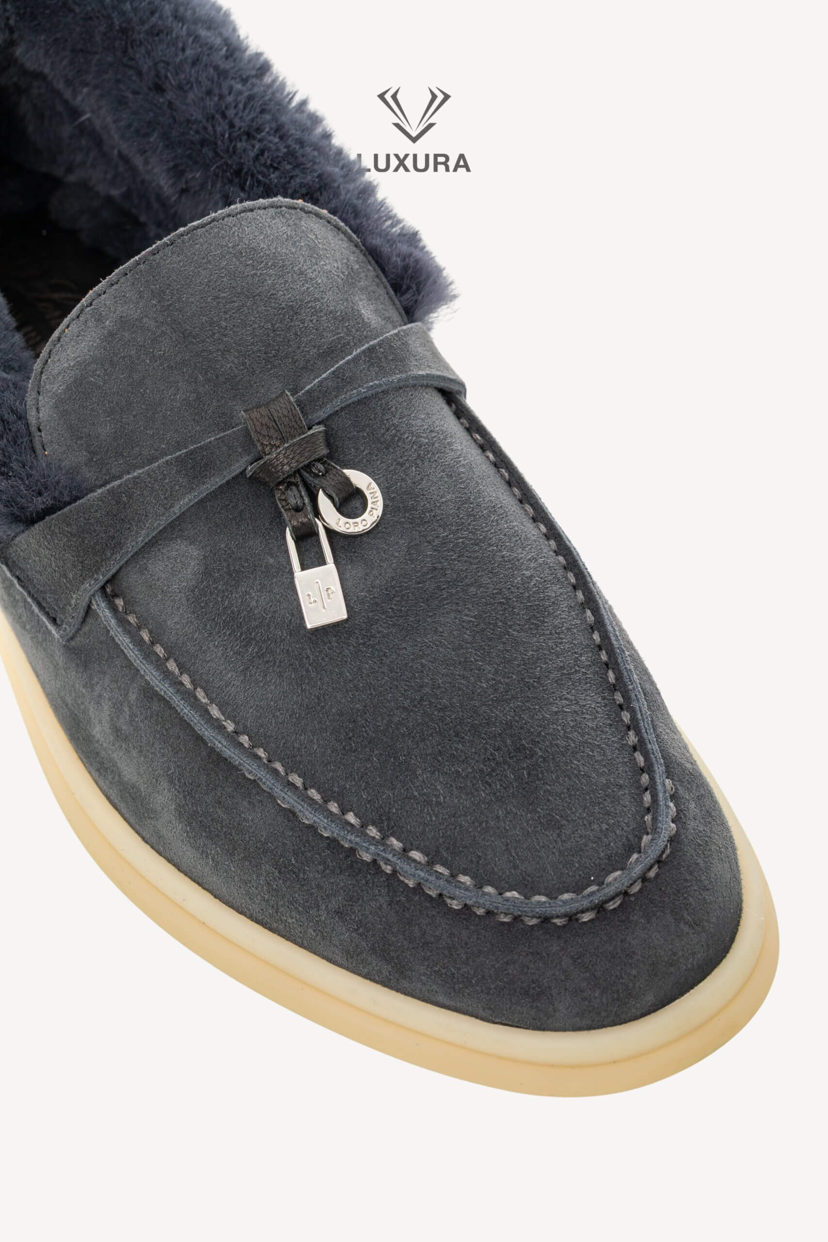 <span style="font-size: 10px;letter-spacing: .15em">BEST DEAL</span><br> <strong>LORO PIANA</strong><br> <div style="margin-top:10px;font-size:16px">Piana Summer Charms Walk Suede Fur Loafers Navy 36</div><br> - Image 6