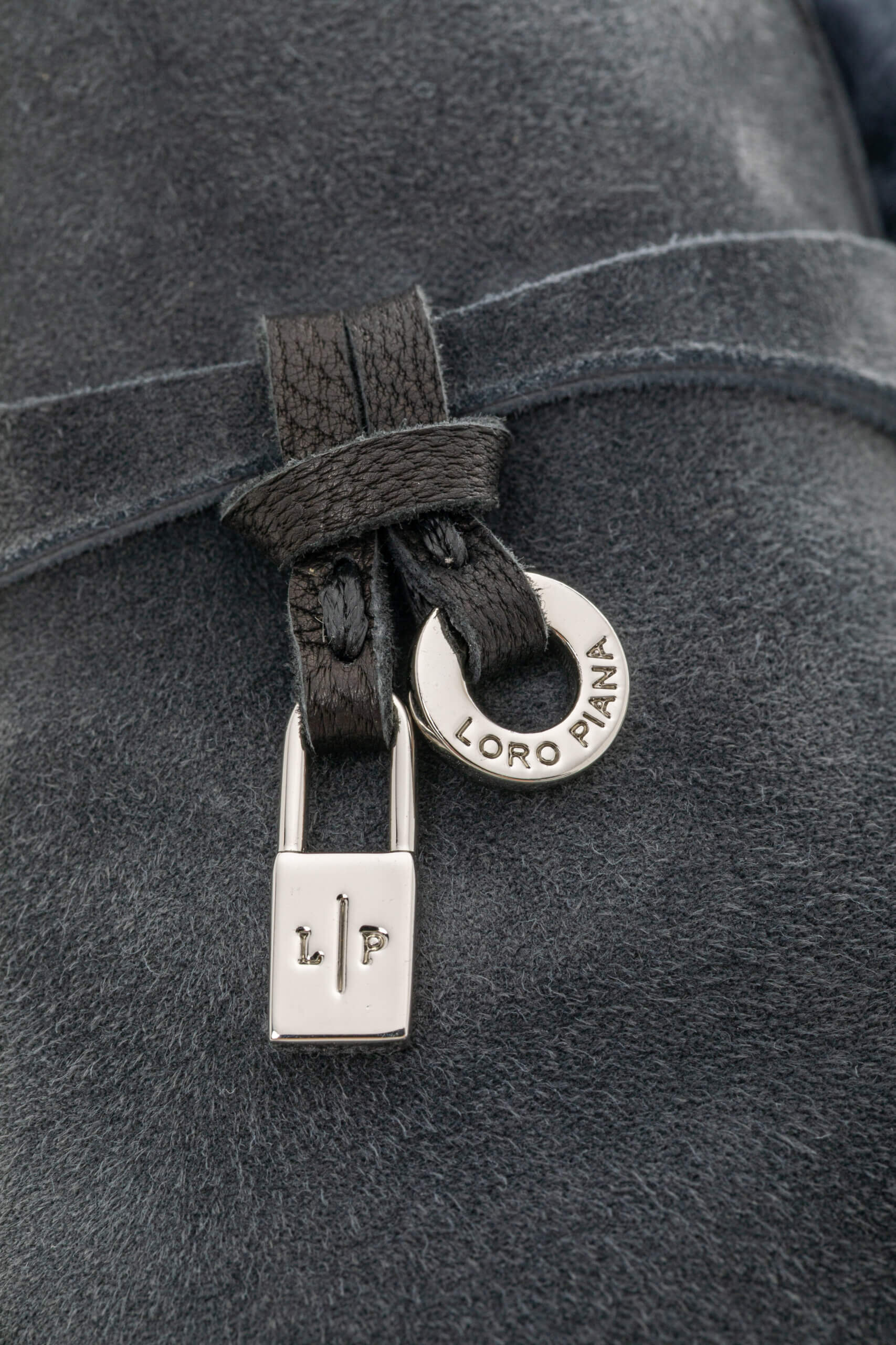 <span style="font-size: 10px;letter-spacing: .15em">BEST DEAL</span><br> <strong>LORO PIANA</strong><br> <div style="margin-top:10px;font-size:16px">Piana Summer Charms Walk Suede Fur Loafers Navy 36</div><br> - Image 15