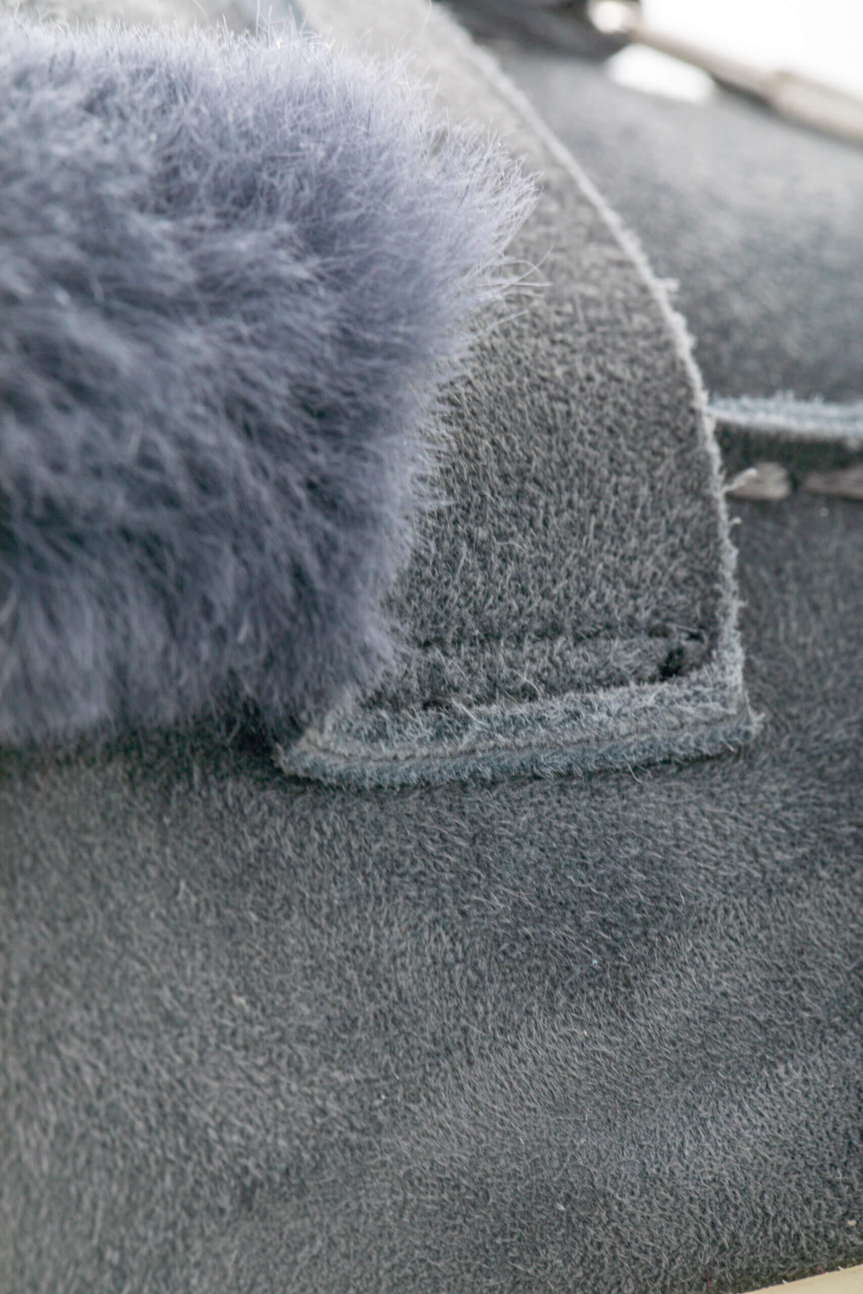 <span style="font-size: 10px;letter-spacing: .15em">BEST DEAL</span><br> <strong>LORO PIANA</strong><br> <div style="margin-top:10px;font-size:16px">Piana Summer Charms Walk Suede Fur Loafers Navy 36</div><br> - Image 13