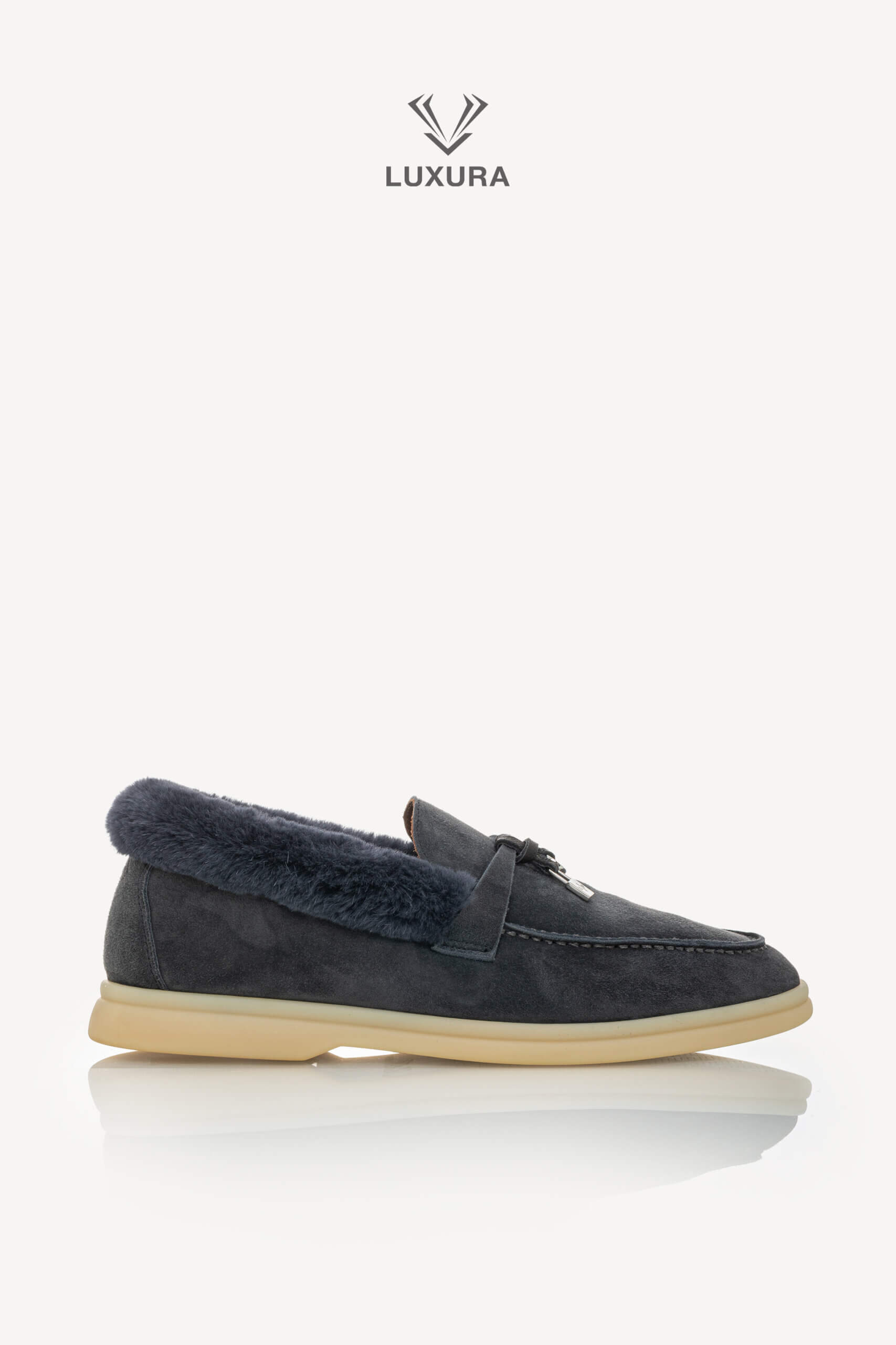 <span style="font-size: 10px;letter-spacing: .15em">BEST DEAL</span><br> <strong>LORO PIANA</strong><br> <div style="margin-top:10px;font-size:16px">Piana Summer Charms Walk Suede Fur Loafers Navy 36</div><br>