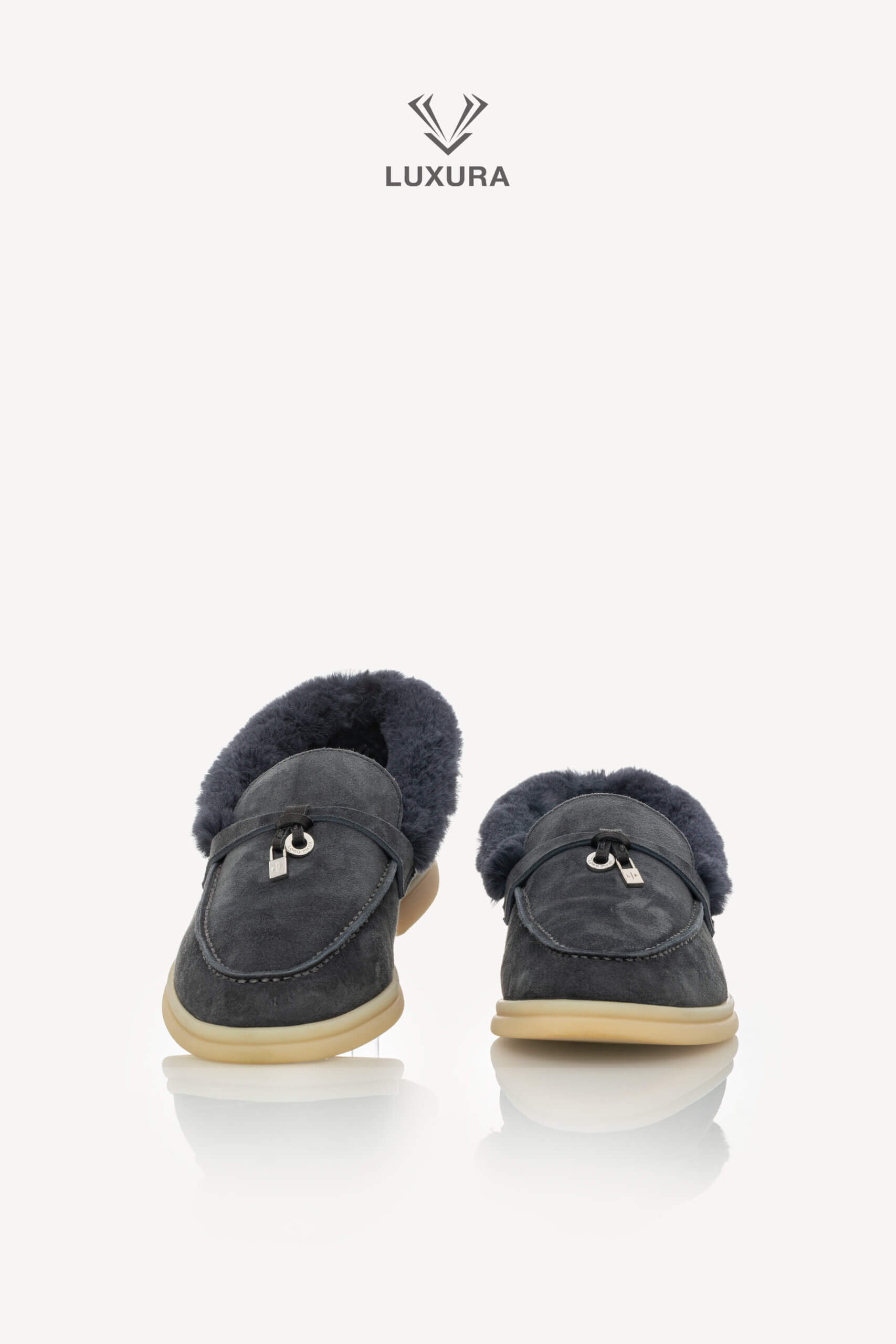 <span style="font-size: 10px;letter-spacing: .15em">BEST DEAL</span><br> <strong>LORO PIANA</strong><br> <div style="margin-top:10px;font-size:16px">Piana Summer Charms Walk Suede Fur Loafers Navy 36</div><br> - Image 4