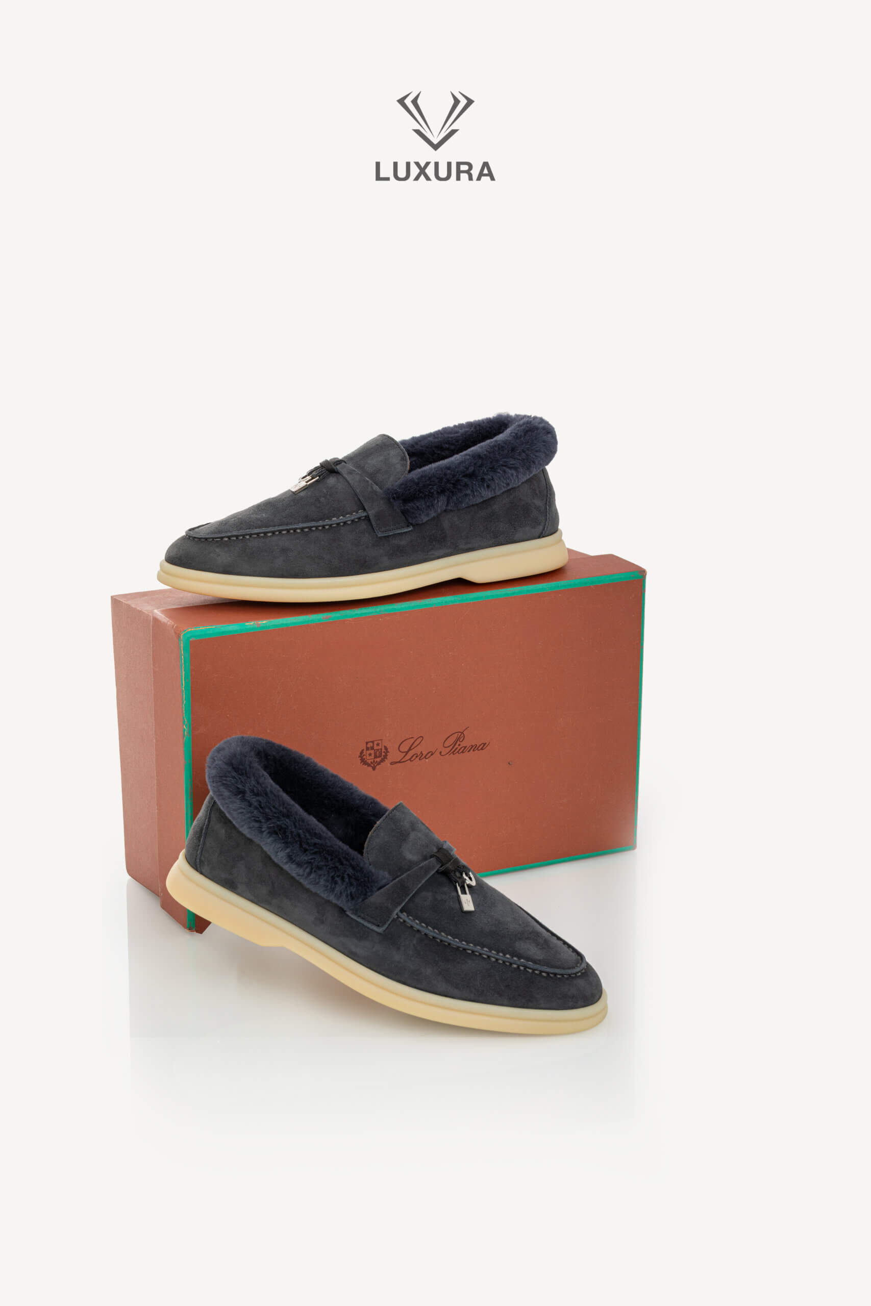 <span style="font-size: 10px;letter-spacing: .15em">BEST DEAL</span><br> <strong>LORO PIANA</strong><br> <div style="margin-top:10px;font-size:16px">Piana Summer Charms Walk Suede Fur Loafers Navy 36</div><br> - Image 2