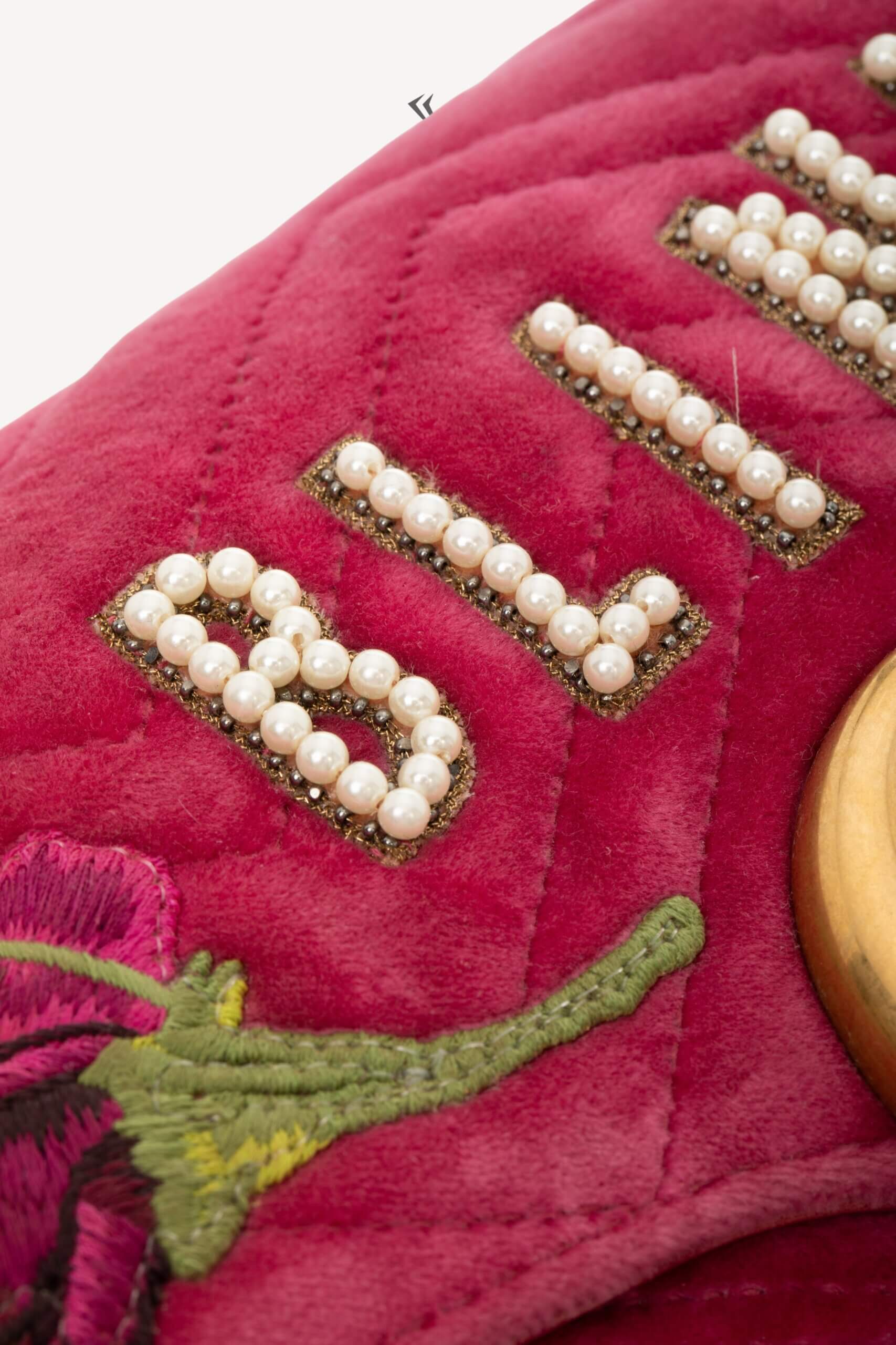 <span style="font-size: 10px;letter-spacing: .15em">BEST DEAL</span><br>            <strong>GUCCI</strong><br>            <div style="margin-top:10px;font-size:16px">Medium Marmont Flap Bag Quilted Embroidered Blind For Love Pink</div><br> - Image 13