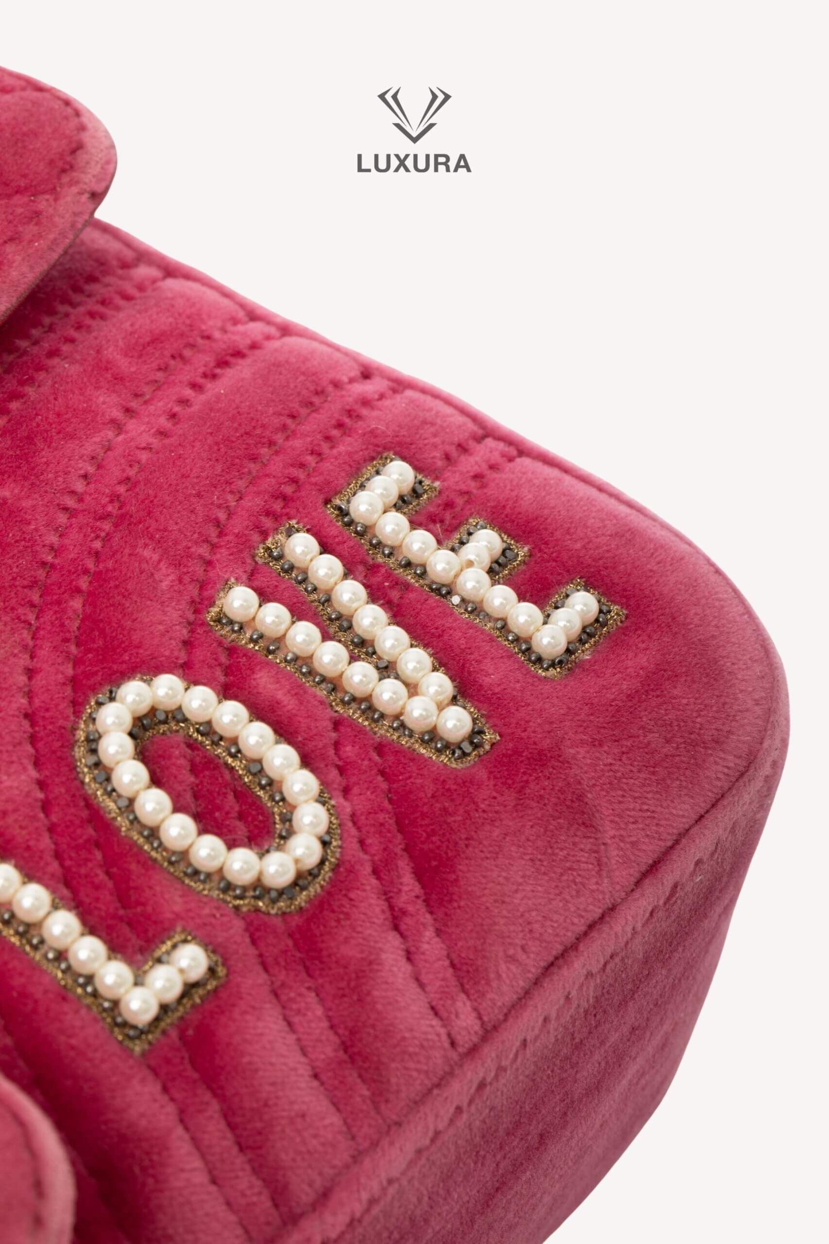 <span style="font-size: 10px;letter-spacing: .15em">BEST DEAL</span><br>            <strong>GUCCI</strong><br>            <div style="margin-top:10px;font-size:16px">Medium Marmont Flap Bag Quilted Embroidered Blind For Love Pink</div><br> - Image 12