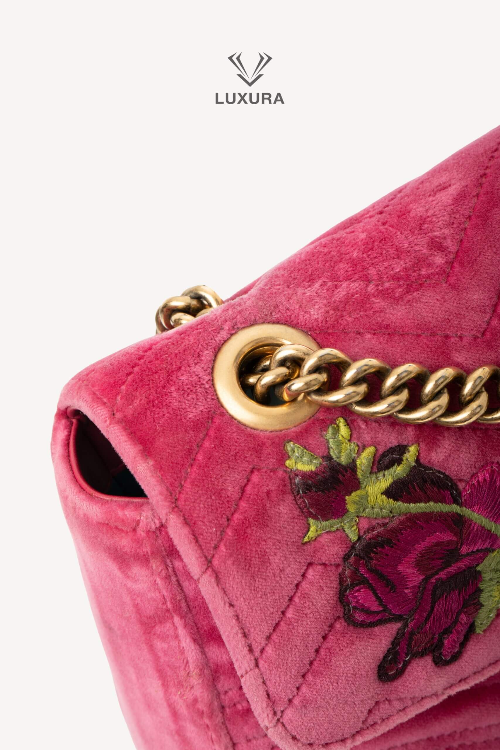 <span style="font-size: 10px;letter-spacing: .15em">BEST DEAL</span><br>            <strong>GUCCI</strong><br>            <div style="margin-top:10px;font-size:16px">Medium Marmont Flap Bag Quilted Embroidered Blind For Love Pink</div><br> - Image 16