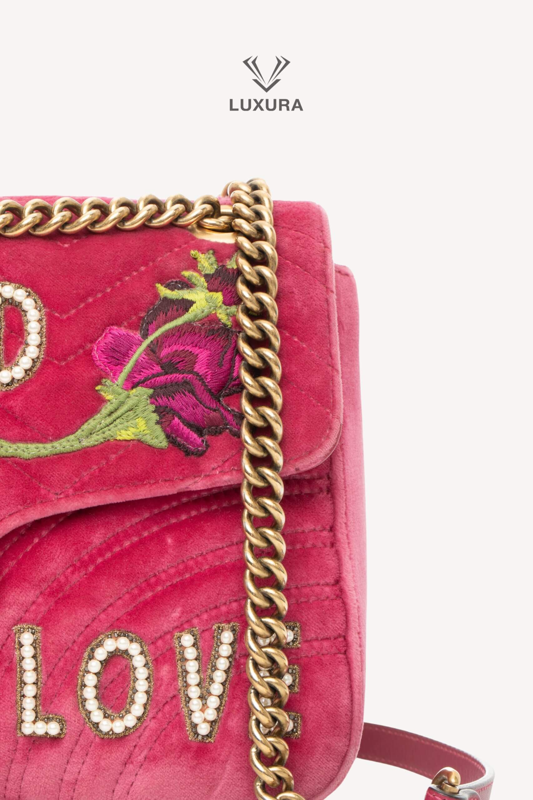 <span style="font-size: 10px;letter-spacing: .15em">BEST DEAL</span><br>            <strong>GUCCI</strong><br>            <div style="margin-top:10px;font-size:16px">Medium Marmont Flap Bag Quilted Embroidered Blind For Love Pink</div><br> - Image 15