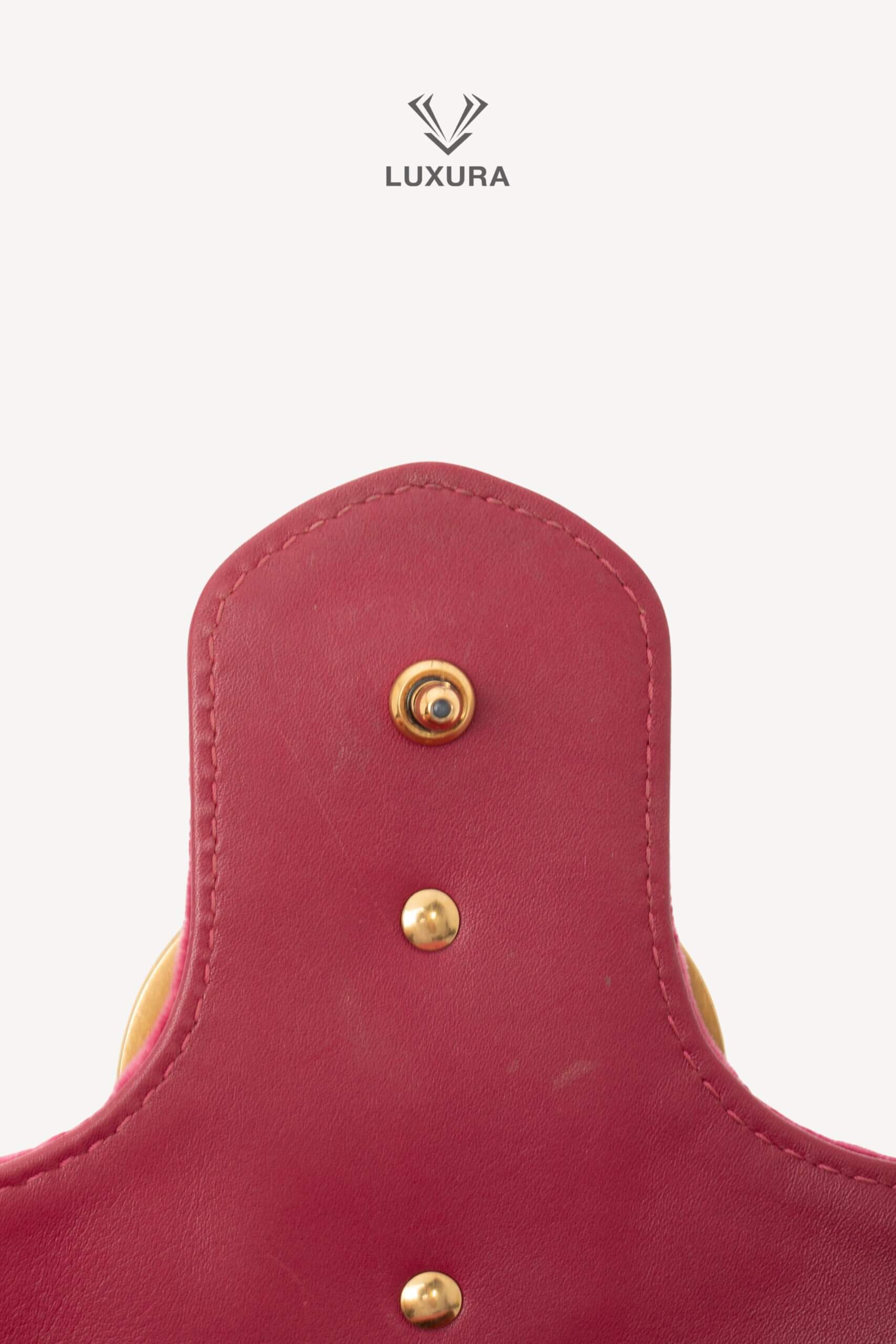 <span style="font-size: 10px;letter-spacing: .15em">BEST DEAL</span><br>            <strong>GUCCI</strong><br>            <div style="margin-top:10px;font-size:16px">Medium Marmont Flap Bag Quilted Embroidered Blind For Love Pink</div><br> - Image 24