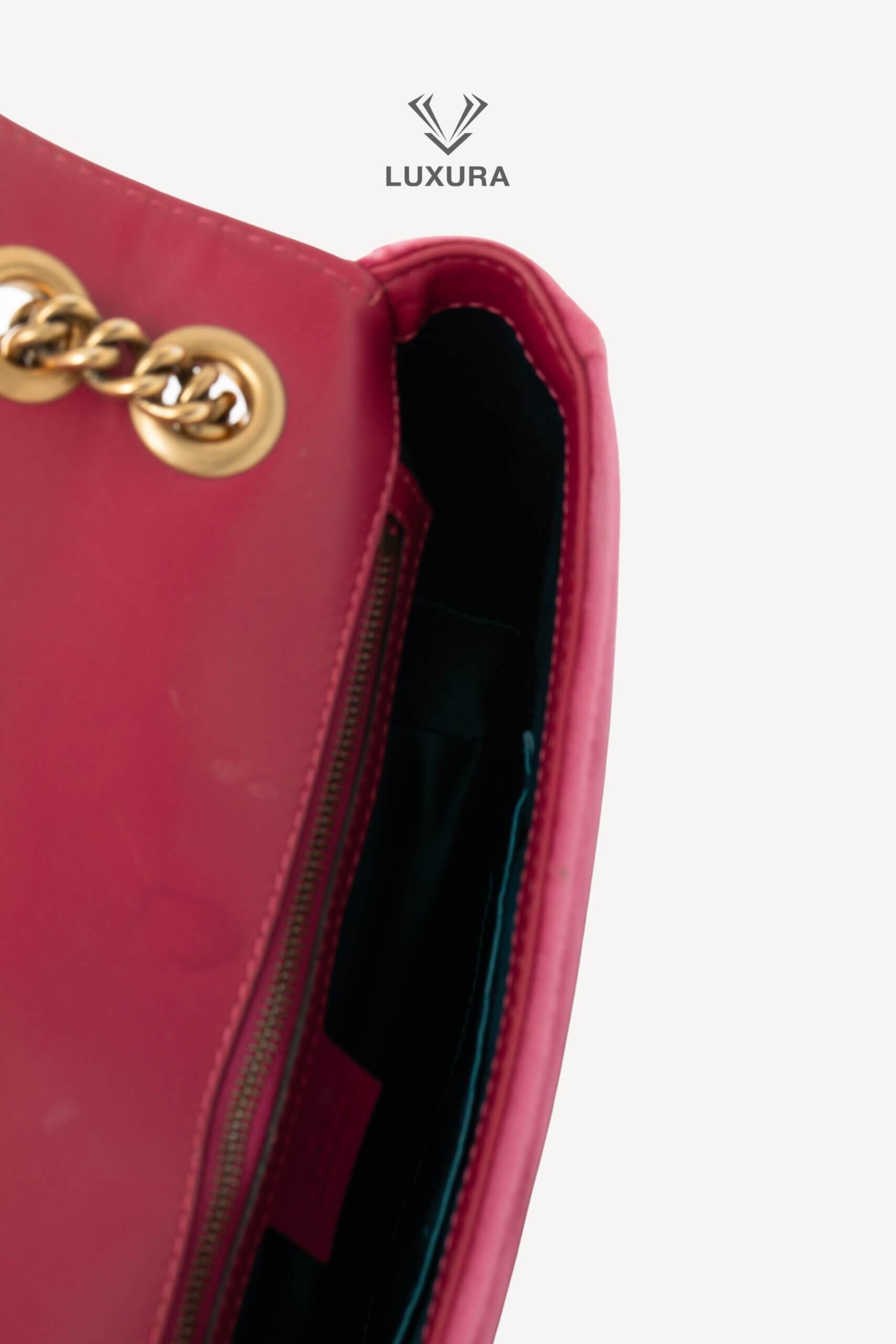 <span style="font-size: 10px;letter-spacing: .15em">BEST DEAL</span><br>            <strong>GUCCI</strong><br>            <div style="margin-top:10px;font-size:16px">Medium Marmont Flap Bag Quilted Embroidered Blind For Love Pink</div><br> - Image 22