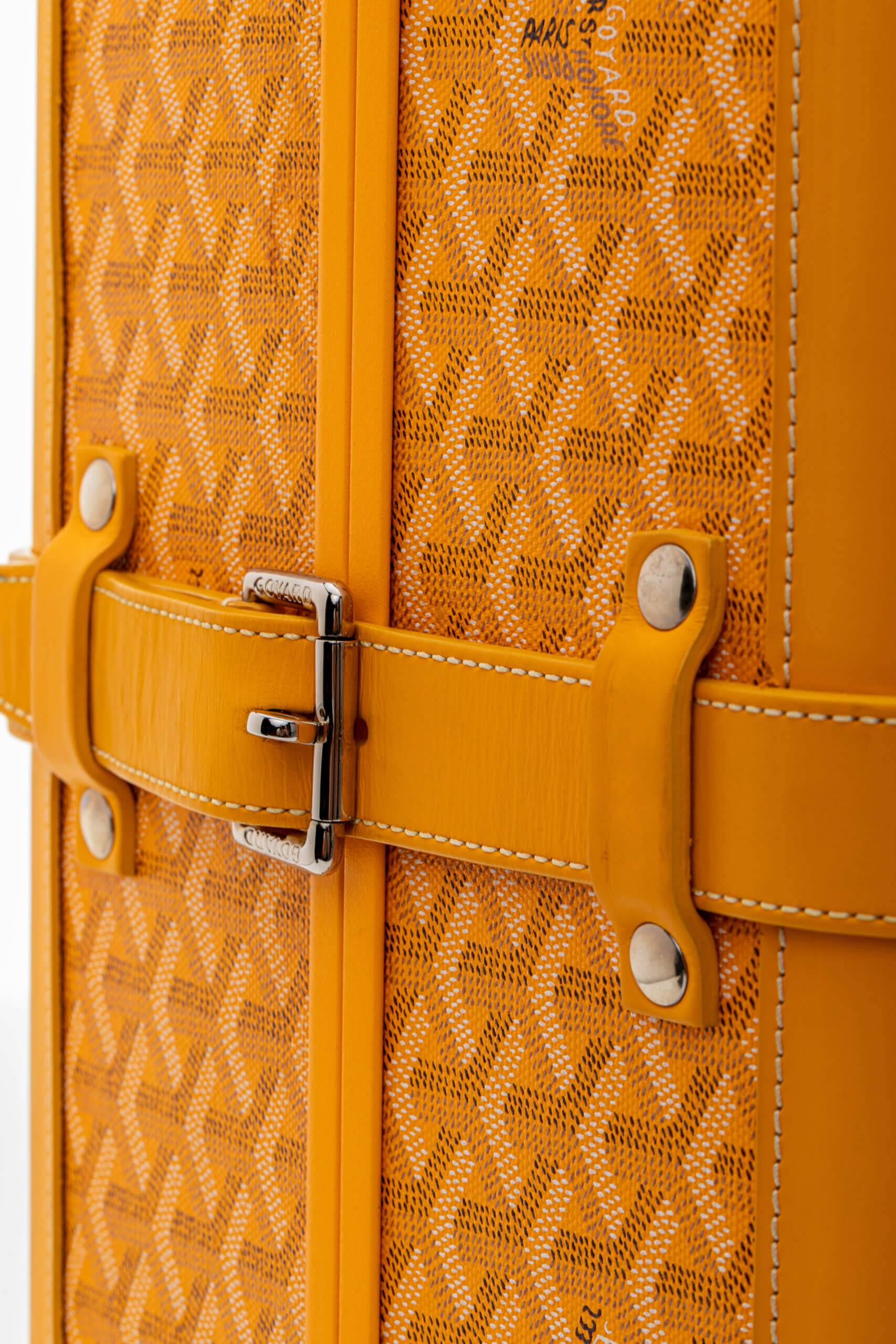 <span style="font-size: 10px;letter-spacing: .15em">HARD TO FIND</span><br> <strong>GOYARD</strong><br> <div style="margin-top:10px;font-size:16px">Bourget PM Trolley Case Yellow</div><br> - Image 24
