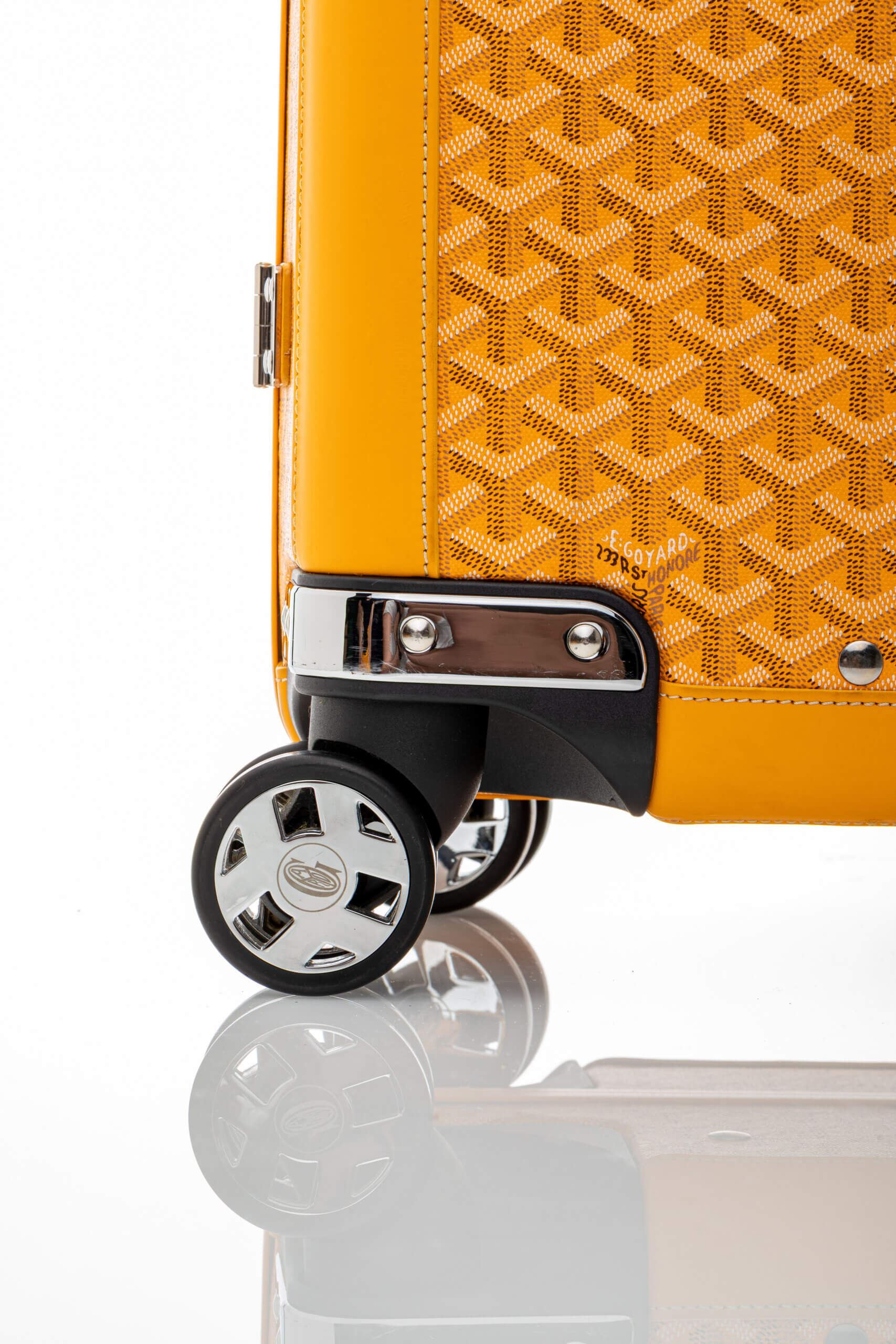<span style="font-size: 10px;letter-spacing: .15em">HARD TO FIND</span><br> <strong>GOYARD</strong><br> <div style="margin-top:10px;font-size:16px">Bourget PM Trolley Case Yellow</div><br> - Image 21