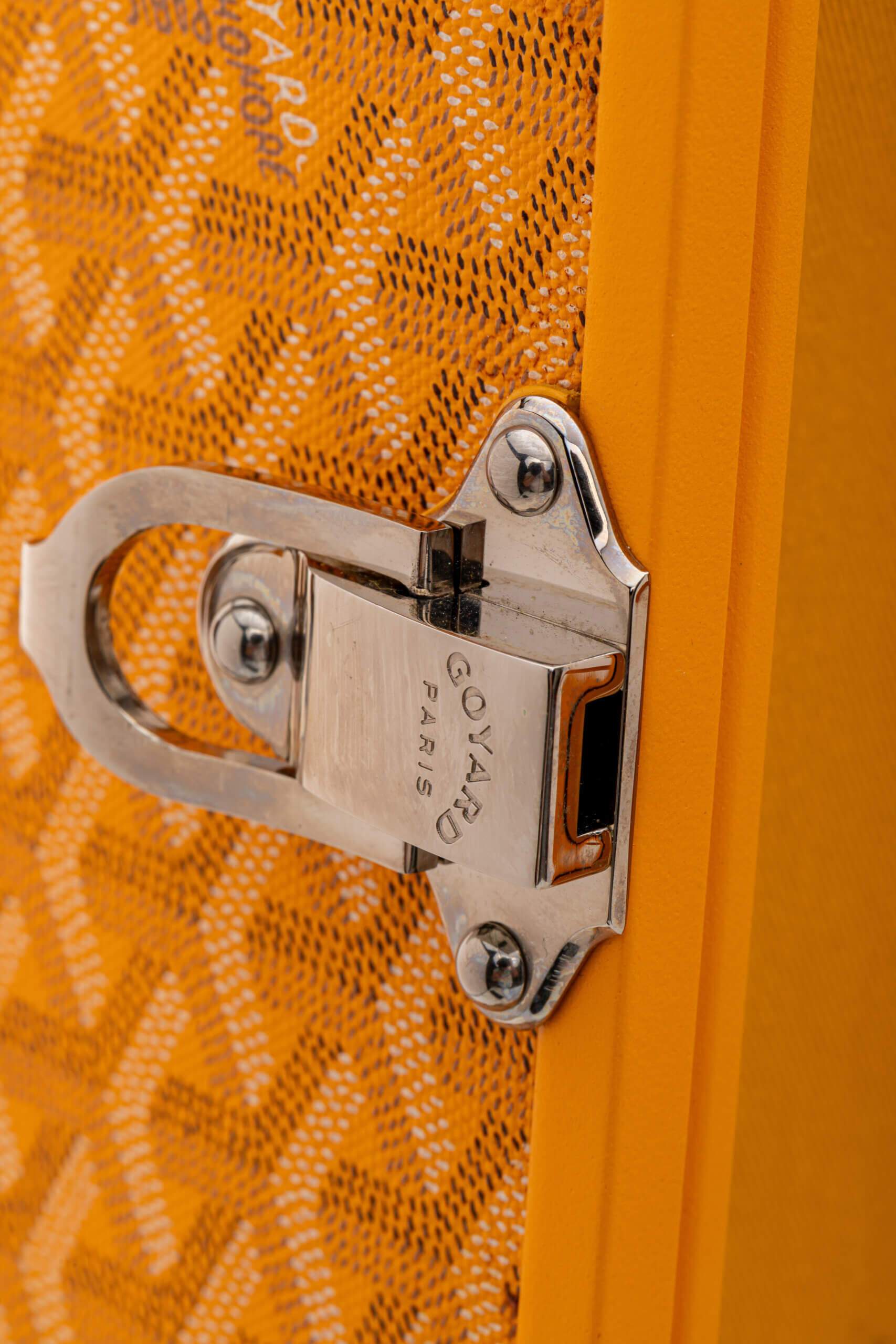 <span style="font-size: 10px;letter-spacing: .15em">HARD TO FIND</span><br> <strong>GOYARD</strong><br> <div style="margin-top:10px;font-size:16px">Bourget PM Trolley Case Yellow</div><br> - Image 34