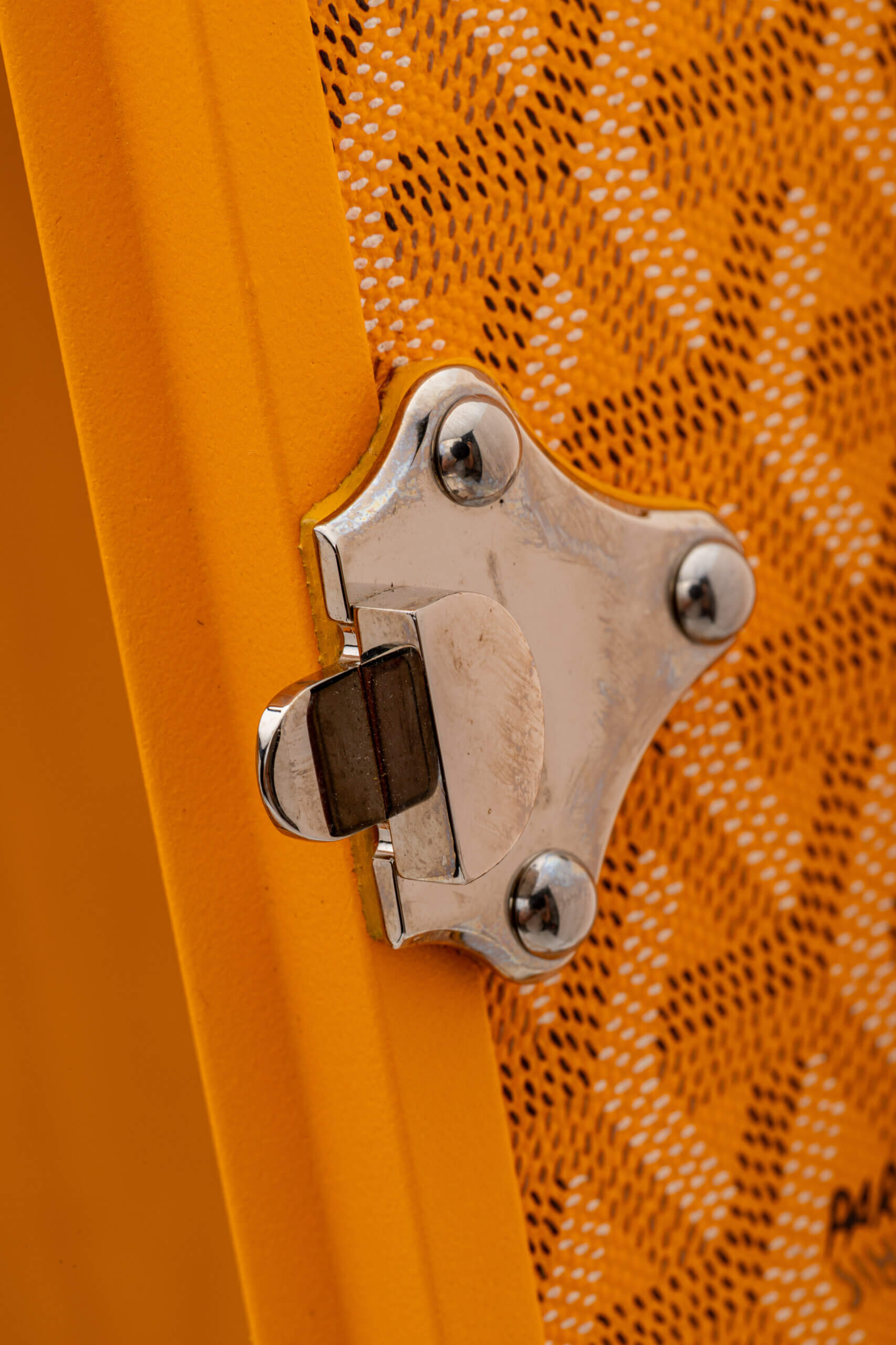 <span style="font-size: 10px;letter-spacing: .15em">HARD TO FIND</span><br> <strong>GOYARD</strong><br> <div style="margin-top:10px;font-size:16px">Bourget PM Trolley Case Yellow</div><br> - Image 33