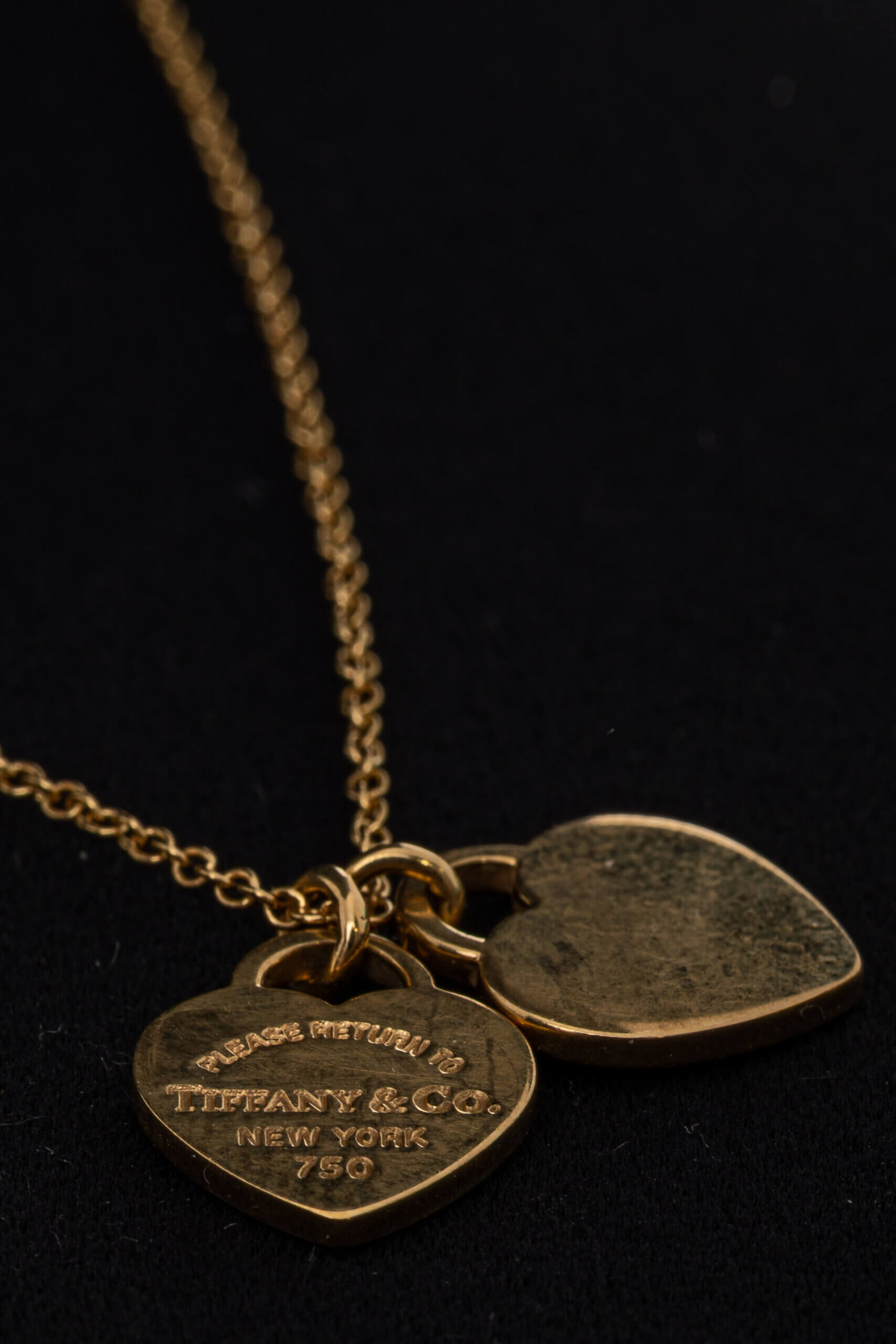 <span style="font-size: 10px;letter-spacing: .15em">HARD TO FIND</span><br>            <strong>TIFFANY & CO</strong><br>            <div style="margin-top:10px;font-size:16px">Return to Tiffany Double Heart Tag Pendant in Yellow Gold Mini</div><br> - Image 10