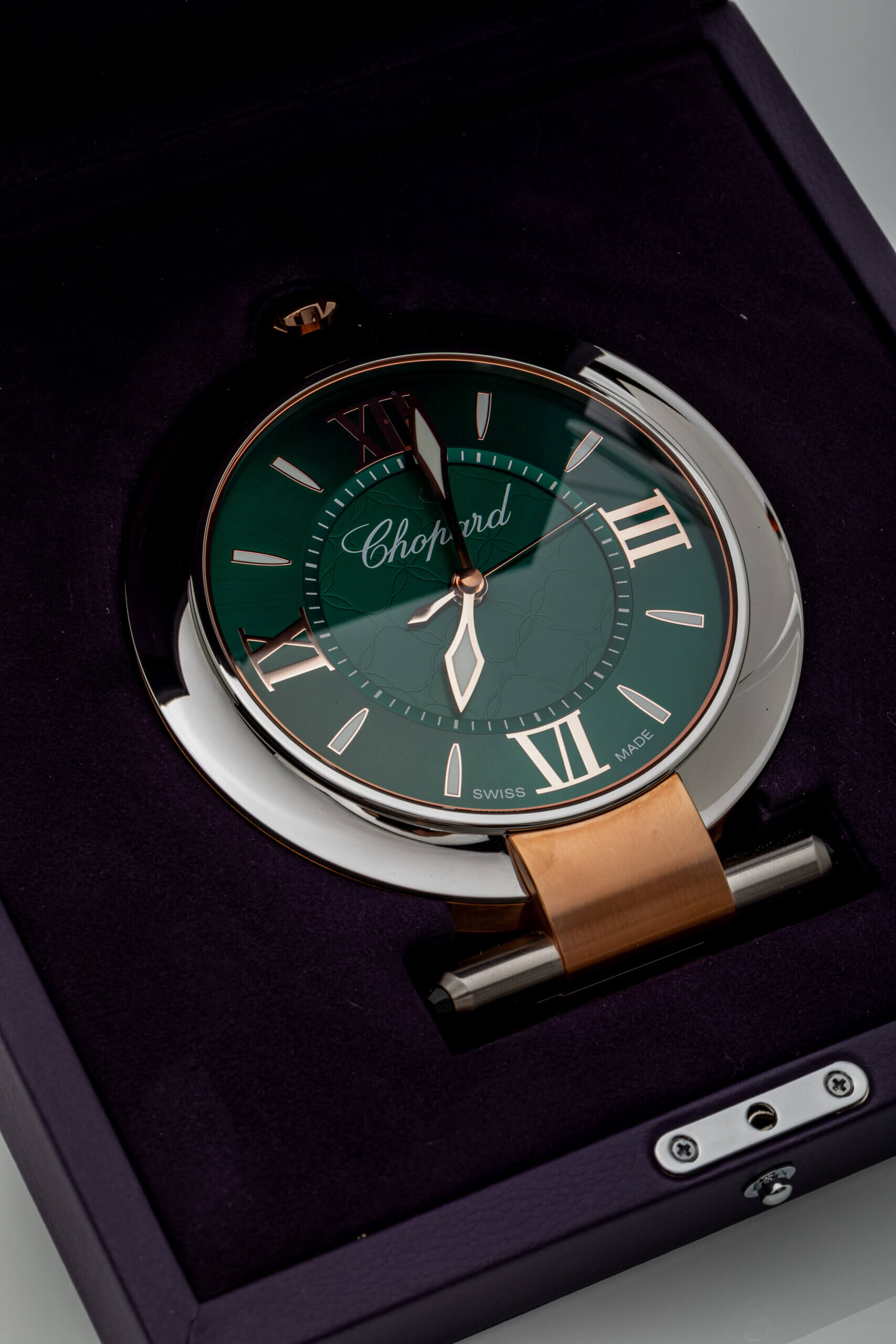 <span style="font-size: 10px;letter-spacing: .15em">HARD TO FIND</span><br> <strong>CHOPARD</strong><br> <div style="margin-top:10px;font-size:16px">Imperiale Alarm Clock Stainless Steel Rose Gold Finish</div><br> - Image 11