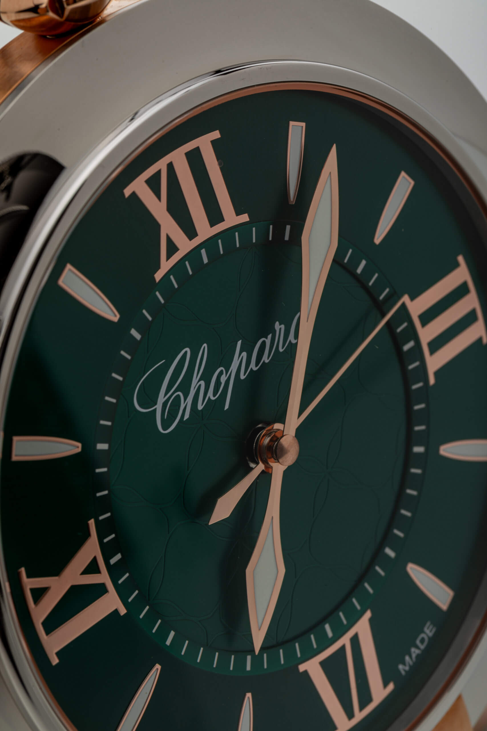 <span style="font-size: 10px;letter-spacing: .15em">HARD TO FIND</span><br> <strong>CHOPARD</strong><br> <div style="margin-top:10px;font-size:16px">Imperiale Alarm Clock Stainless Steel Rose Gold Finish</div><br> - Image 10