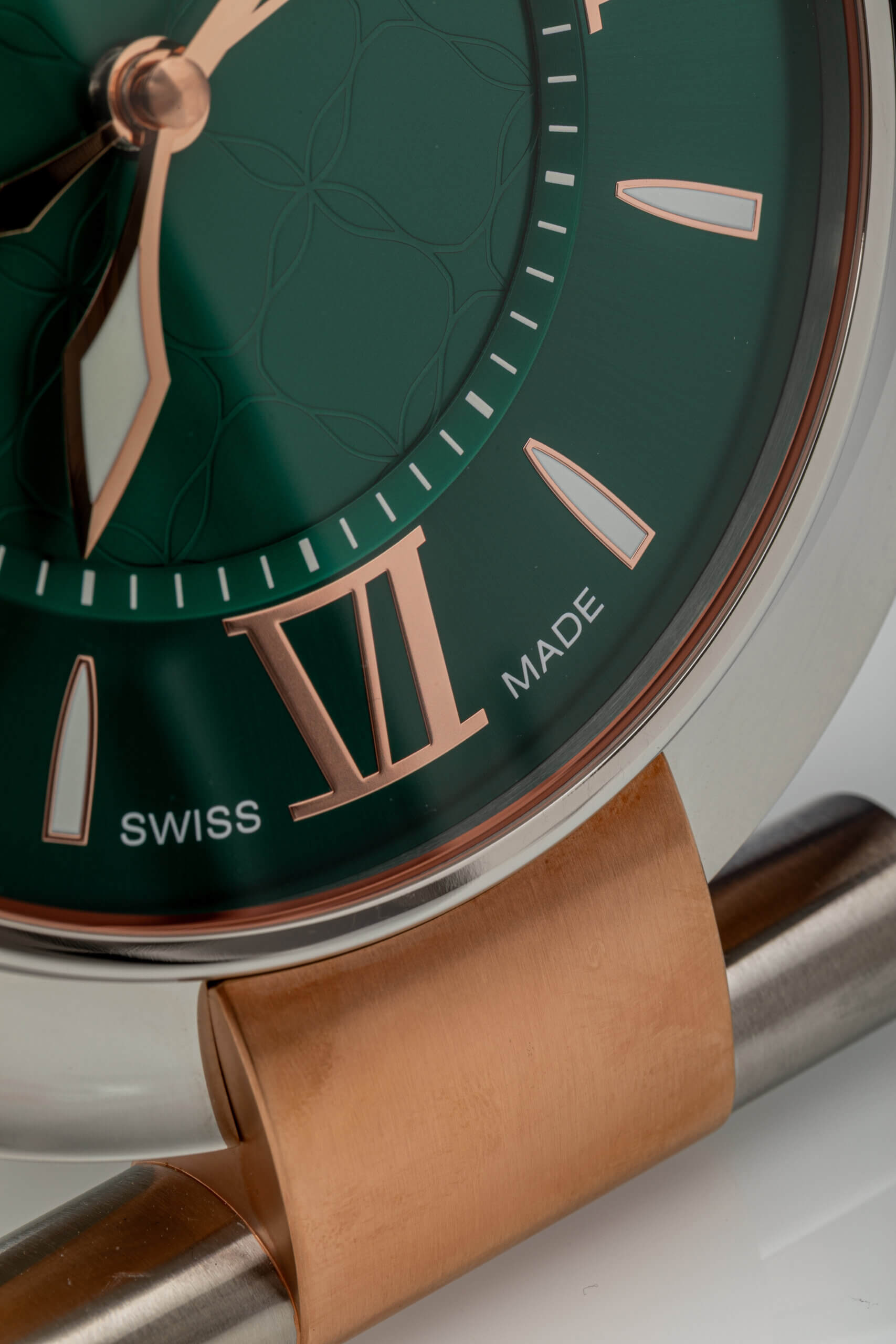 <span style="font-size: 10px;letter-spacing: .15em">HARD TO FIND</span><br> <strong>CHOPARD</strong><br> <div style="margin-top:10px;font-size:16px">Imperiale Alarm Clock Stainless Steel Rose Gold Finish</div><br> - Image 13