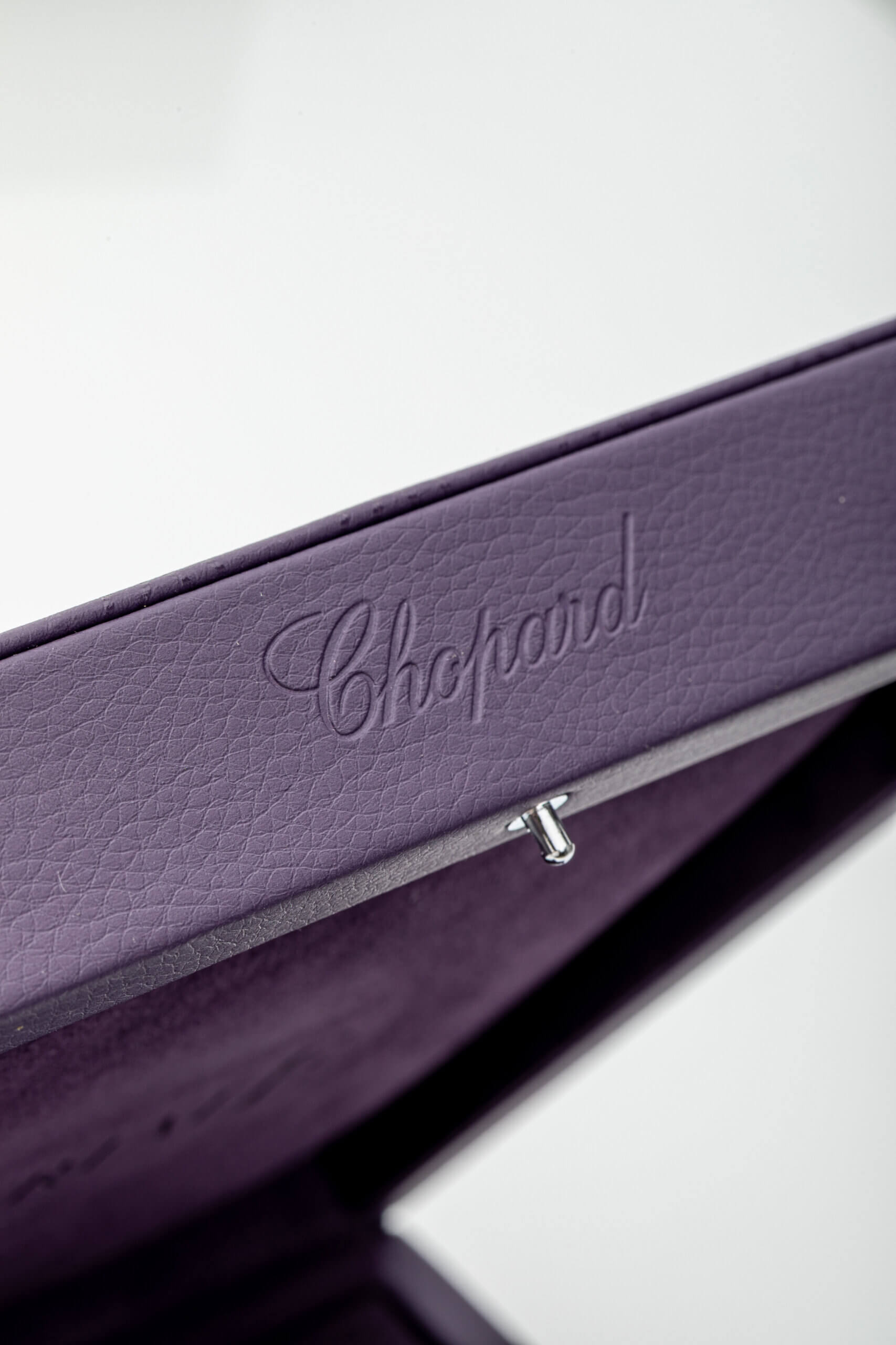 <span style="font-size: 10px;letter-spacing: .15em">HARD TO FIND</span><br> <strong>CHOPARD</strong><br> <div style="margin-top:10px;font-size:16px">Imperiale Alarm Clock Stainless Steel Rose Gold Finish</div><br> - Image 18