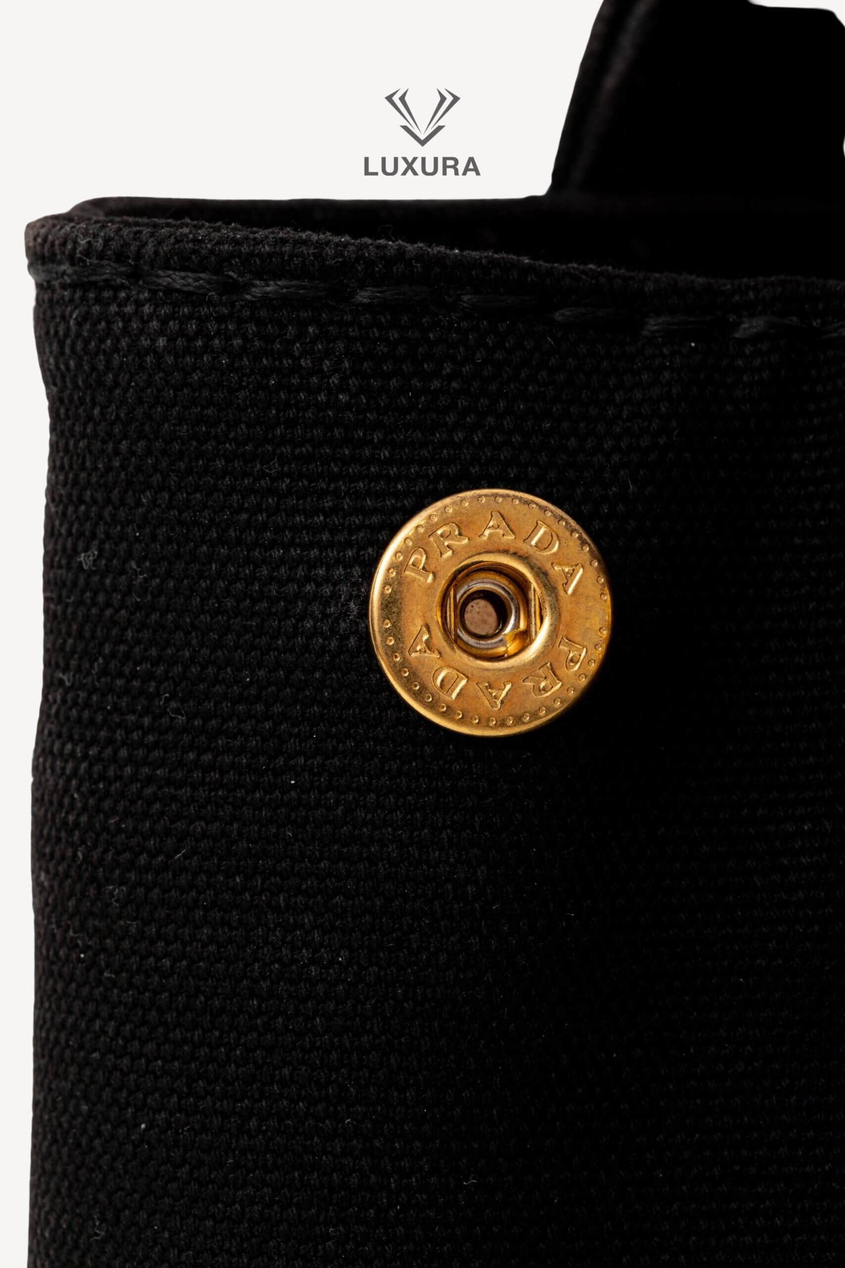 <span style="font-size: 10px;letter-spacing: .15em">HARD TO FIND</span><br> <strong>PRADA</strong><br> <div style="margin-top:10px;font-size:16px">Canapa Logo Tote Bag Black</div><br> - Image 20