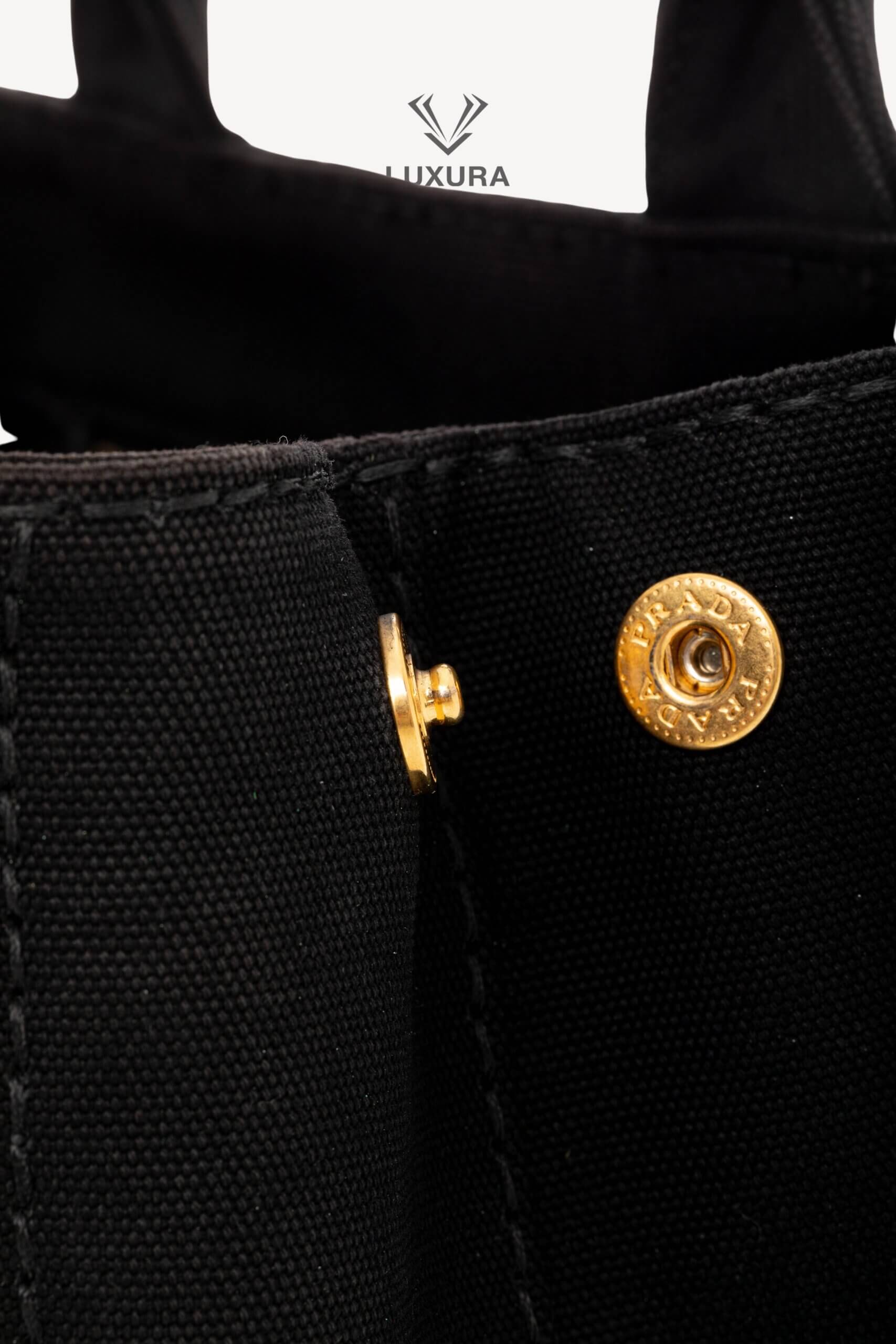 <span style="font-size: 10px;letter-spacing: .15em">HARD TO FIND</span><br> <strong>PRADA</strong><br> <div style="margin-top:10px;font-size:16px">Canapa Logo Tote Bag Black</div><br> - Image 18