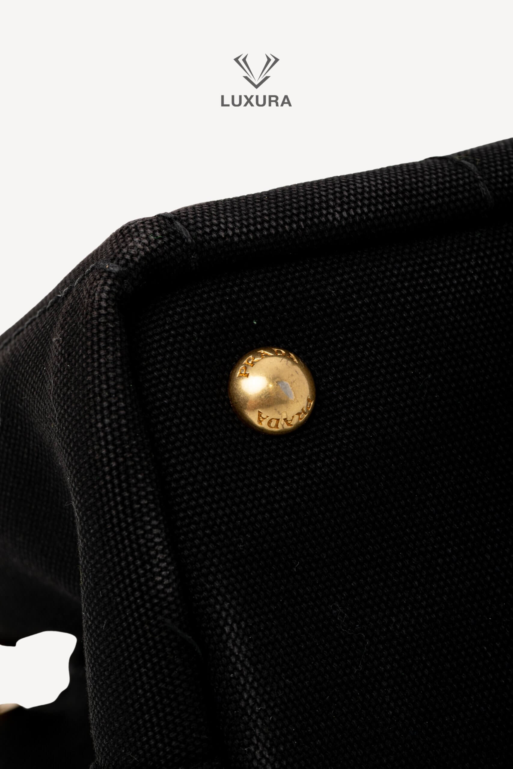 <span style="font-size: 10px;letter-spacing: .15em">HARD TO FIND</span><br> <strong>PRADA</strong><br> <div style="margin-top:10px;font-size:16px">Canapa Logo Tote Bag Black</div><br> - Image 17