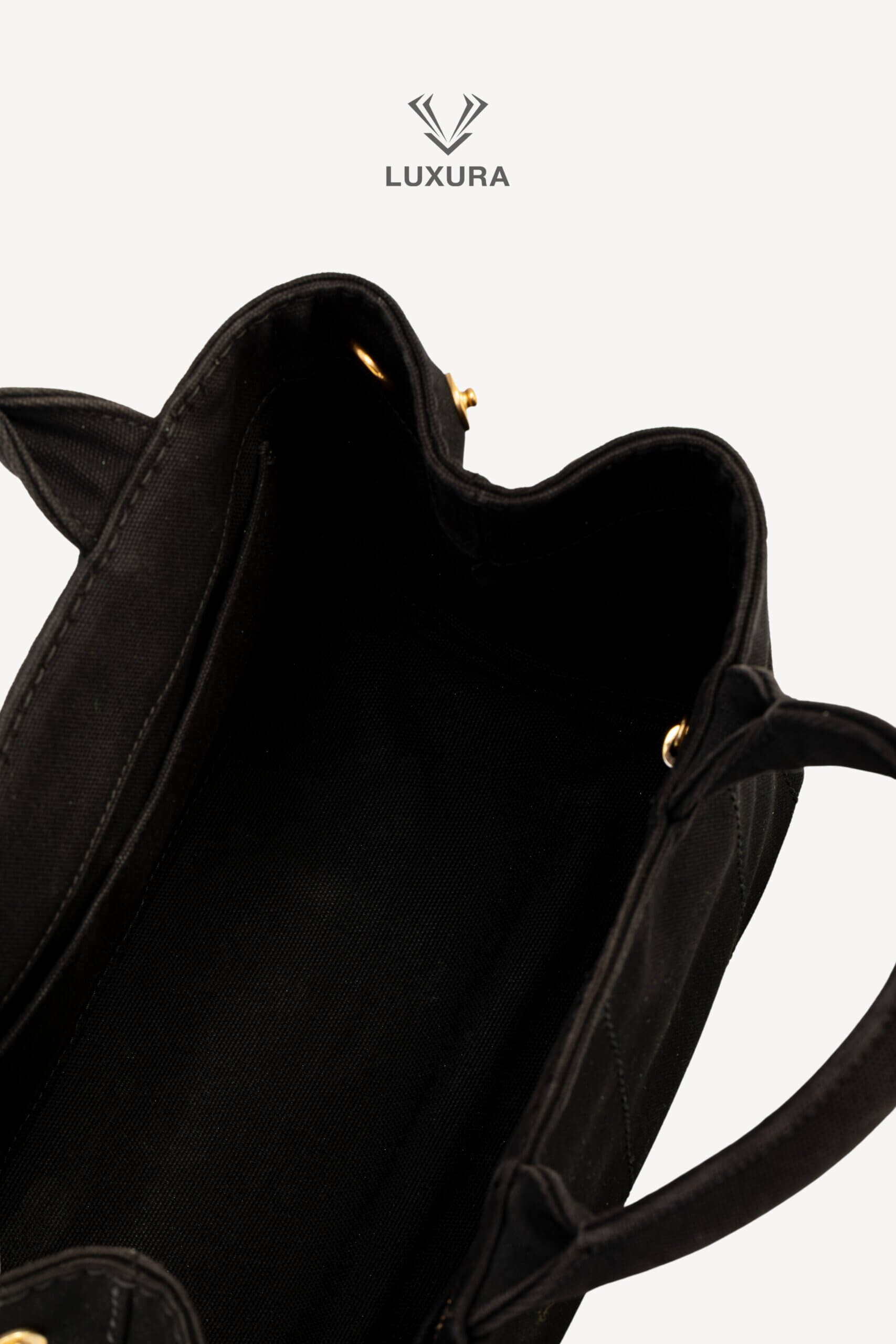 <span style="font-size: 10px;letter-spacing: .15em">HARD TO FIND</span><br> <strong>PRADA</strong><br> <div style="margin-top:10px;font-size:16px">Canapa Logo Tote Bag Black</div><br> - Image 8