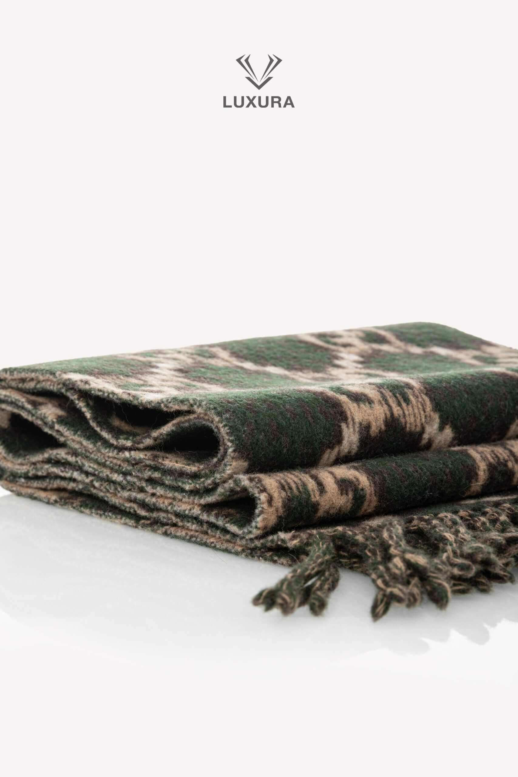 <span style="font-size: 10px;letter-spacing: .15em">HARD TO FIND</span><br> <strong>GUCCI</strong><br> <div style="margin-top:10px;font-size:16px">Reversible Wool Scarf Breen-Brown</div><br> - Image 3