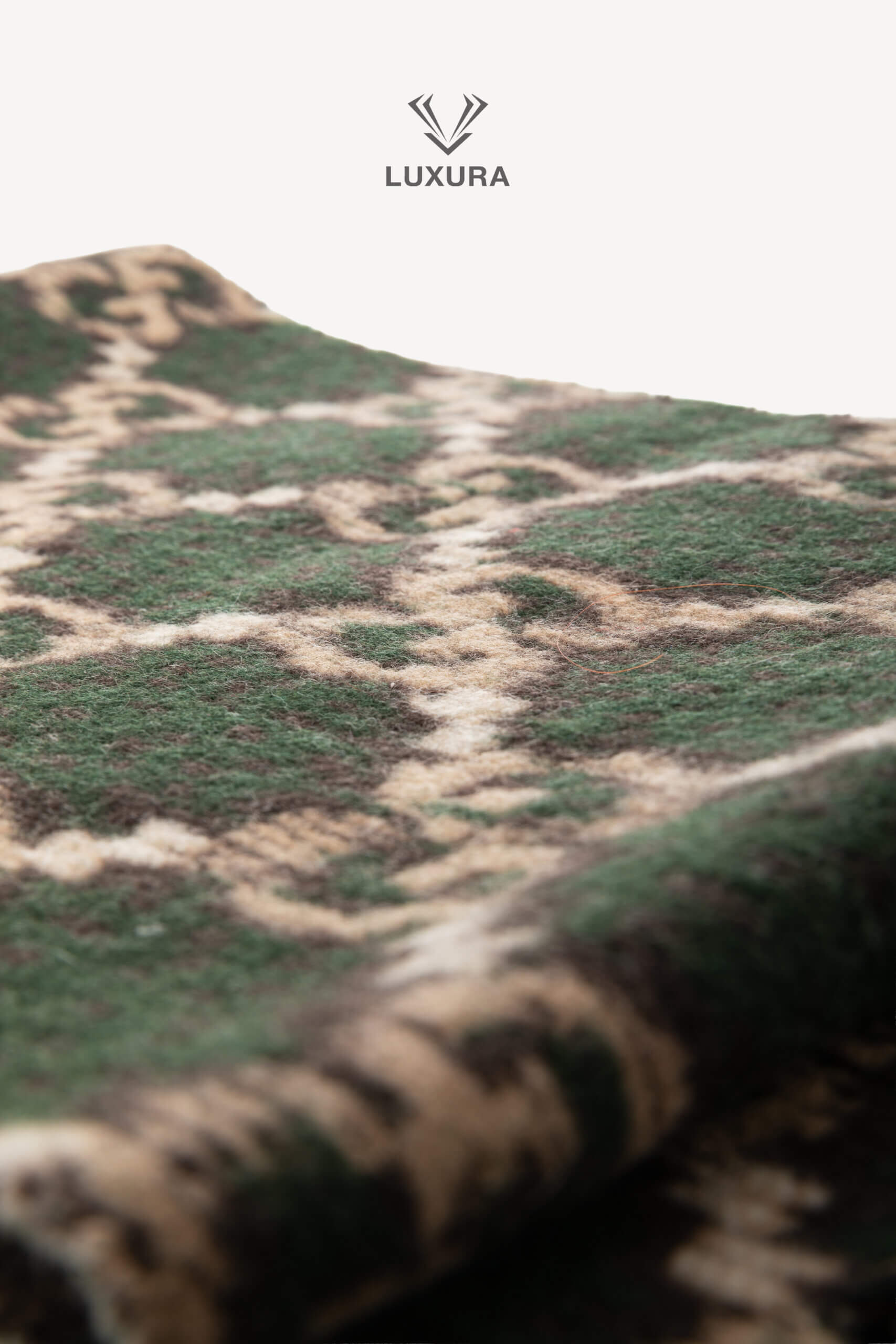 <span style="font-size: 10px;letter-spacing: .15em">HARD TO FIND</span><br> <strong>GUCCI</strong><br> <div style="margin-top:10px;font-size:16px">Reversible Wool Scarf Breen-Brown</div><br> - Image 11