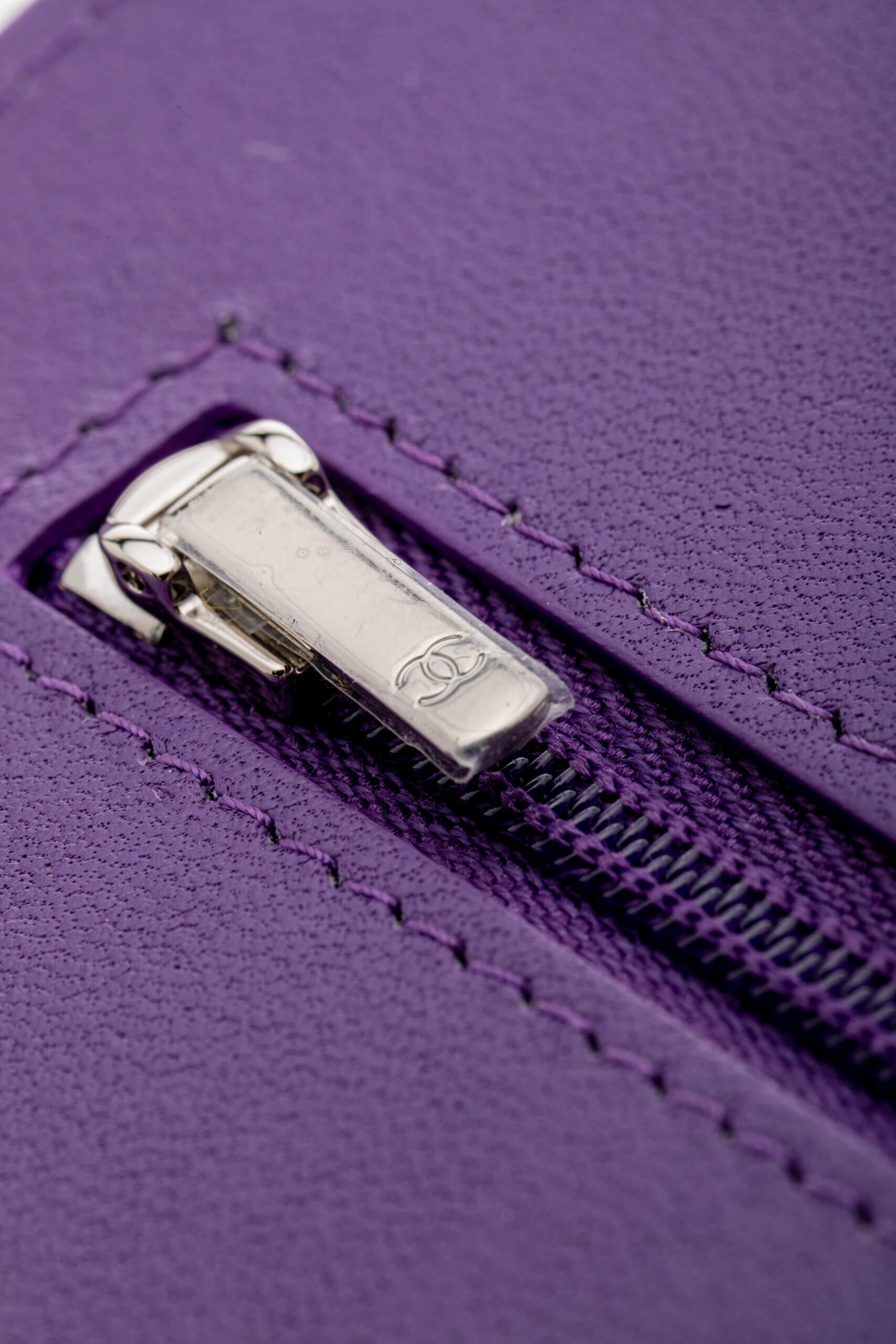 <span style="font-size: 10px;letter-spacing: .15em">HARD TO FIND</span><br>            <strong>CHANEL</strong><br>            <div style="margin-top:10px;font-size:16px">Top Handle Wallet On Chain Purple Lambskin Silver Hardware</div><br> - Image 15