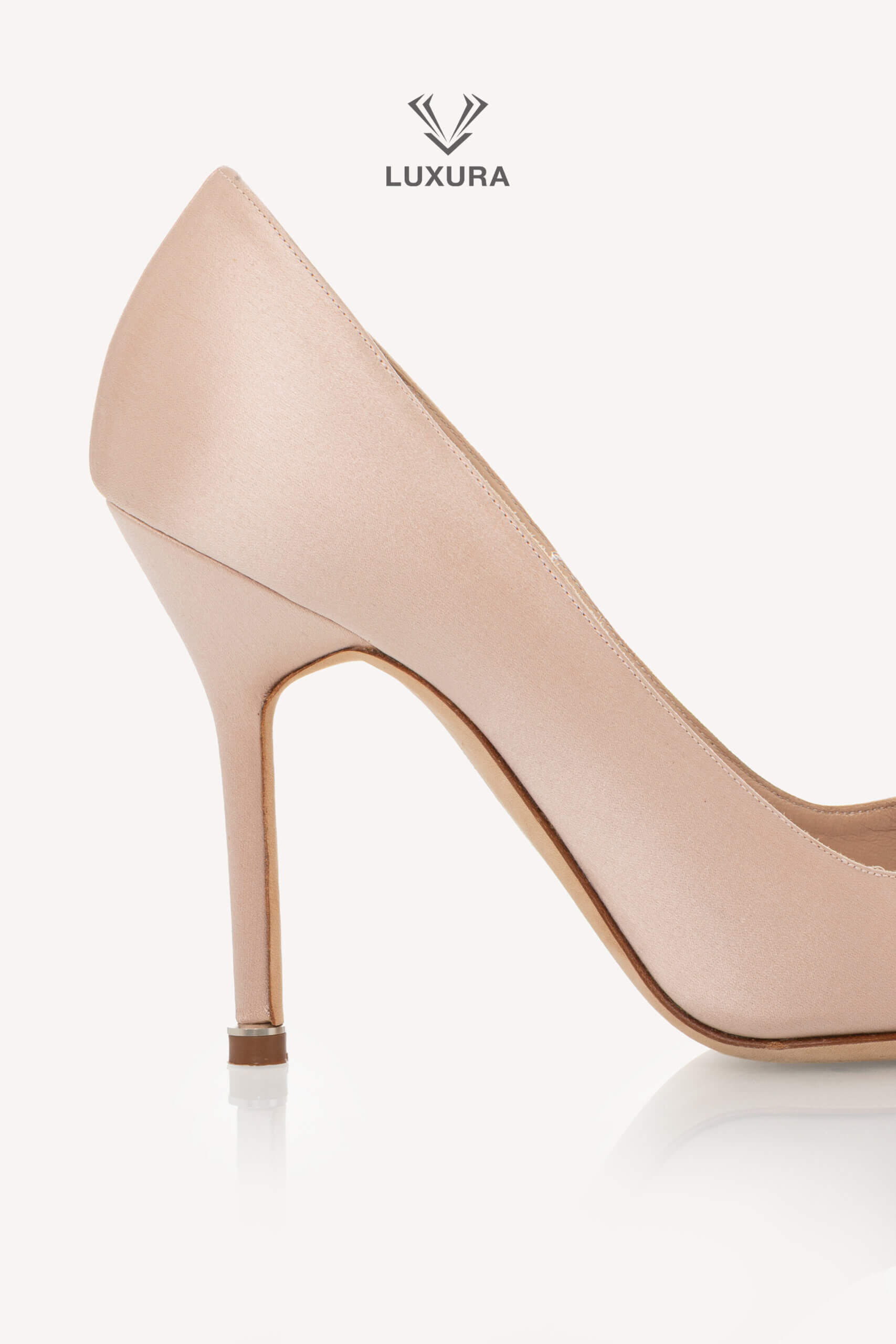 <span style="font-size: 10px;letter-spacing: .15em">BEST DEAL</span><br> <strong>MANOLO BLAHNIK</strong><br> <div style="margin-top:10px;font-size:16px">Champagne Satin Crystal Embellished Hangisi Pumps 38.5</div><br> - Image 15