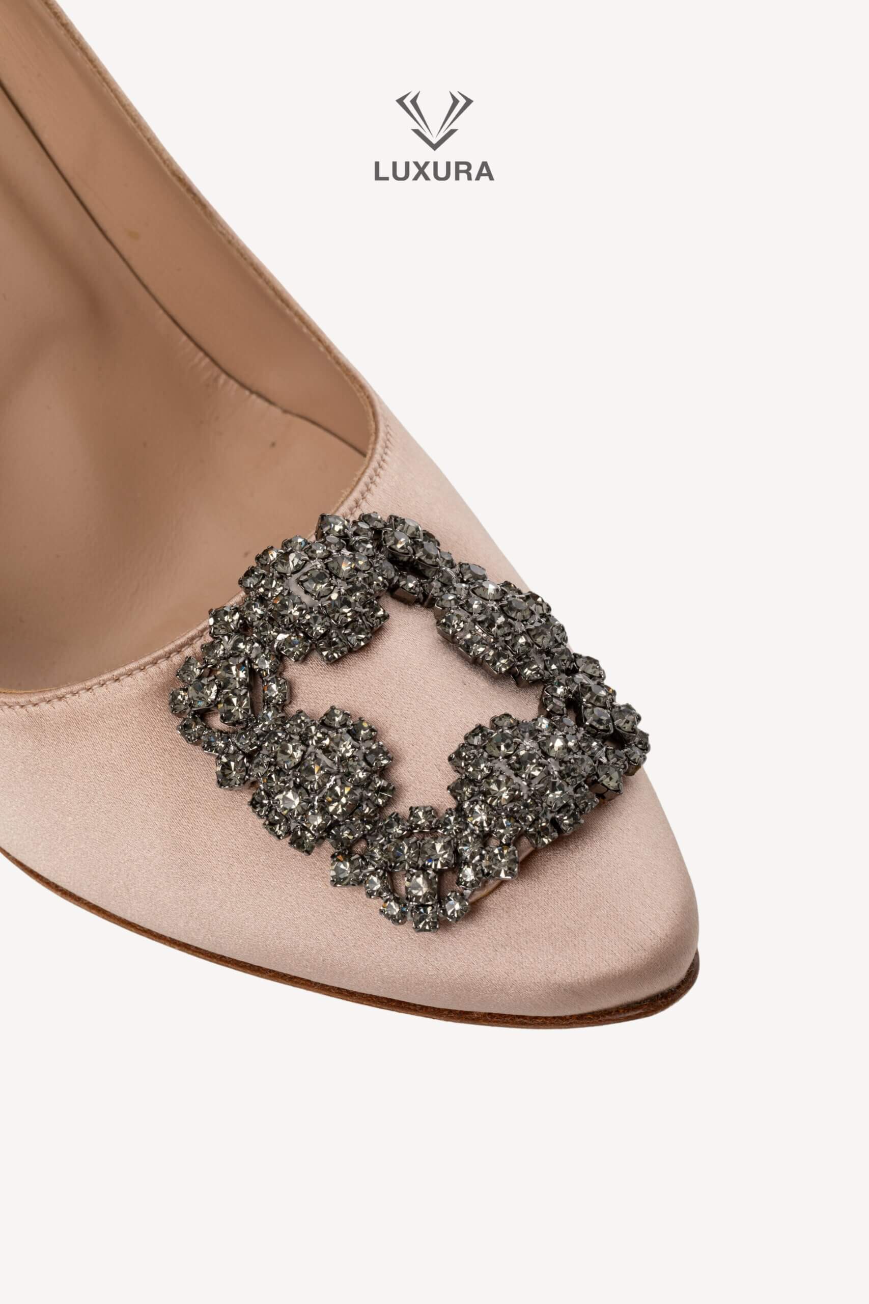 <span style="font-size: 10px;letter-spacing: .15em">BEST DEAL</span><br> <strong>MANOLO BLAHNIK</strong><br> <div style="margin-top:10px;font-size:16px">Champagne Satin Crystal Embellished Hangisi Pumps 38.5</div><br> - Image 13