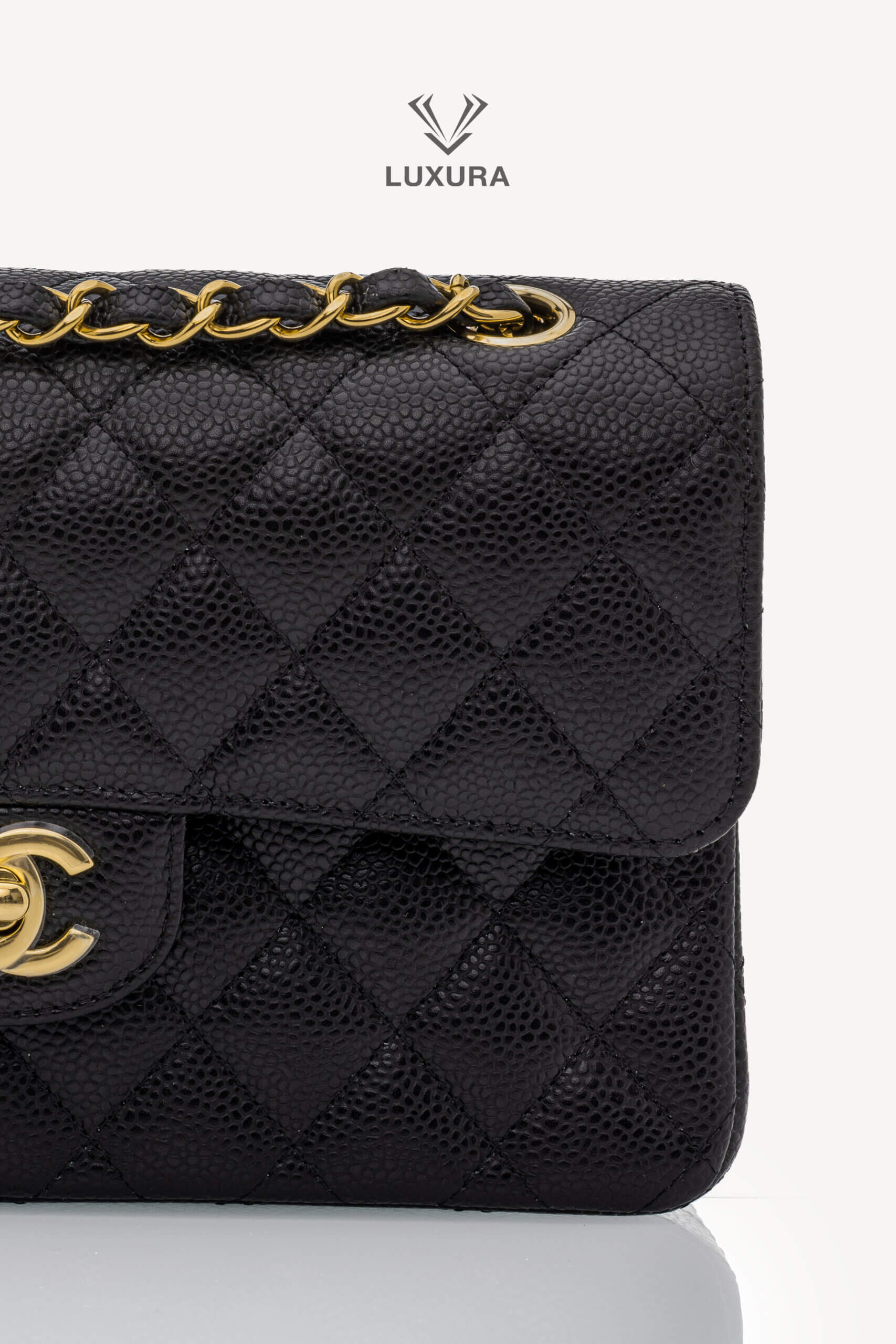 <span style="font-size: 10px;letter-spacing: .15em">HARD TO FIND</span><br> <strong>CHANEL</strong><br> <div style="margin-top:10px;font-size:16px">Small Classic Handbag Black Grained Calfskin Gold Tone Metal</div><br> - Image 11