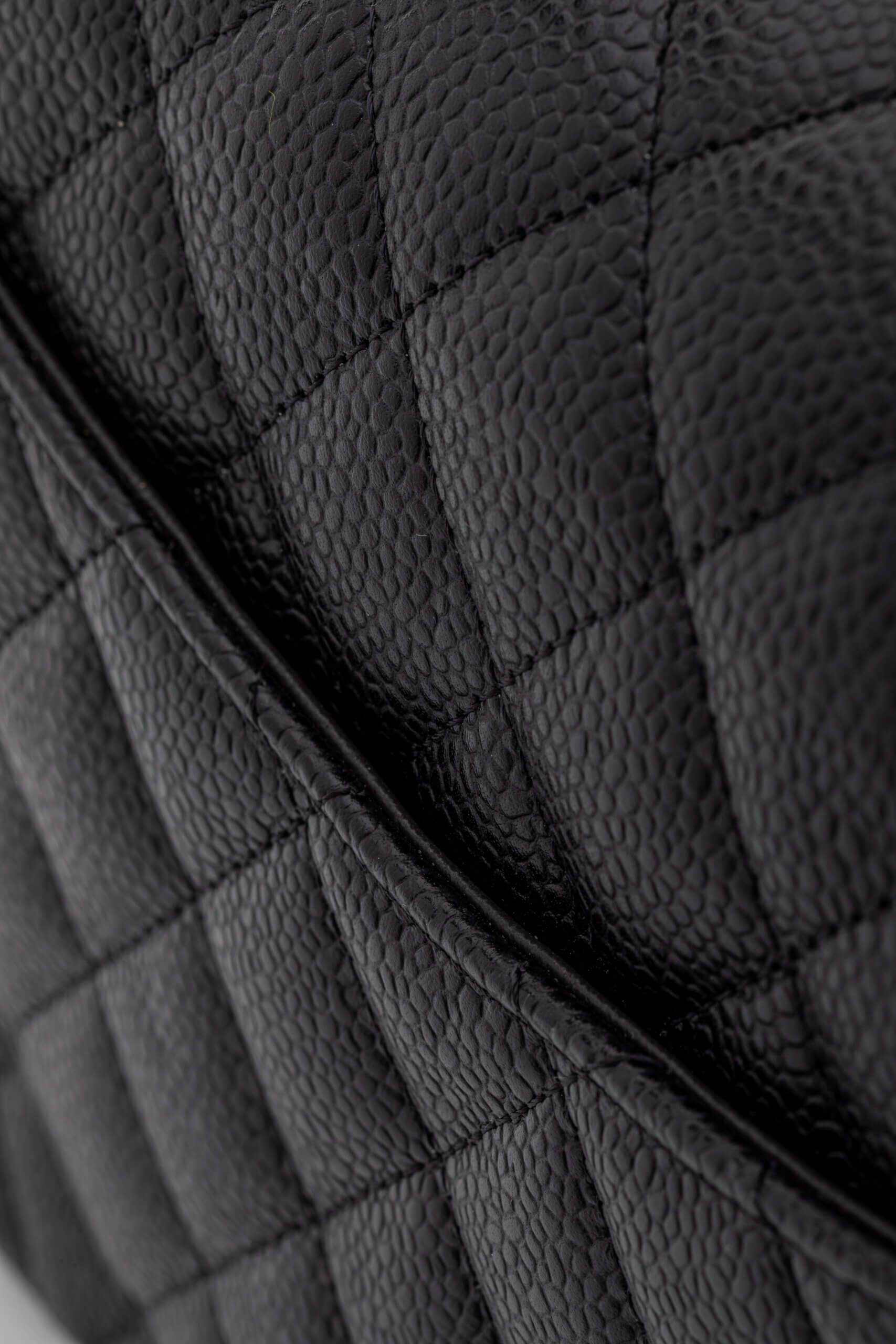 <span style="font-size: 10px;letter-spacing: .15em">HARD TO FIND</span><br> <strong>CHANEL</strong><br> <div style="margin-top:10px;font-size:16px">Small Classic Handbag Black Grained Calfskin Gold Tone Metal</div><br> - Image 21