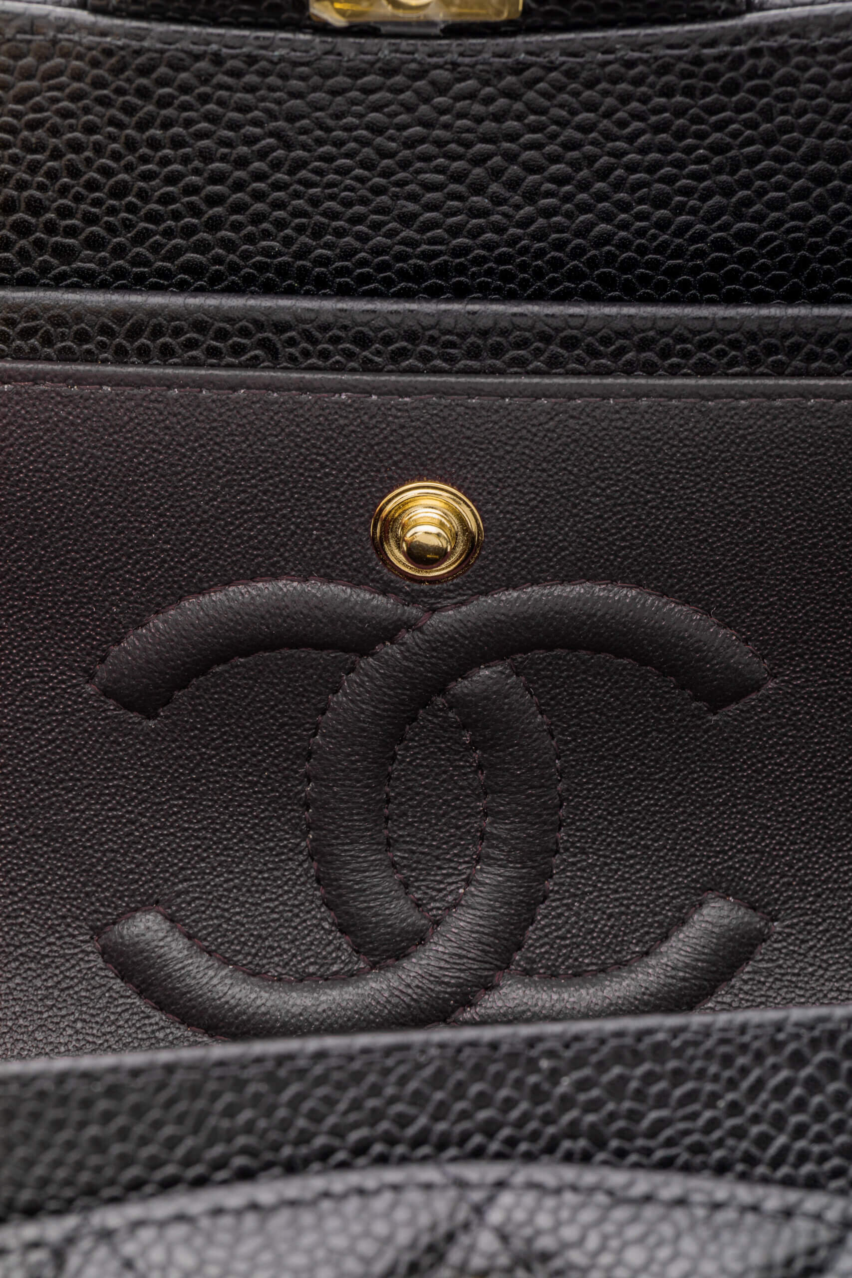 <span style="font-size: 10px;letter-spacing: .15em">HARD TO FIND</span><br> <strong>CHANEL</strong><br> <div style="margin-top:10px;font-size:16px">Small Classic Handbag Black Grained Calfskin Gold Tone Metal</div><br> - Image 14