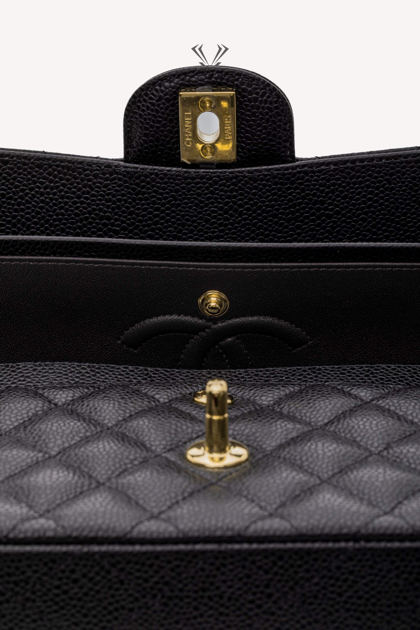 <span style="font-size: 10px;letter-spacing: .15em">HARD TO FIND</span><br> <strong>CHANEL</strong><br> <div style="margin-top:10px;font-size:16px">Small Classic Handbag Black Grained Calfskin Gold Tone Metal</div><br> - Image 15