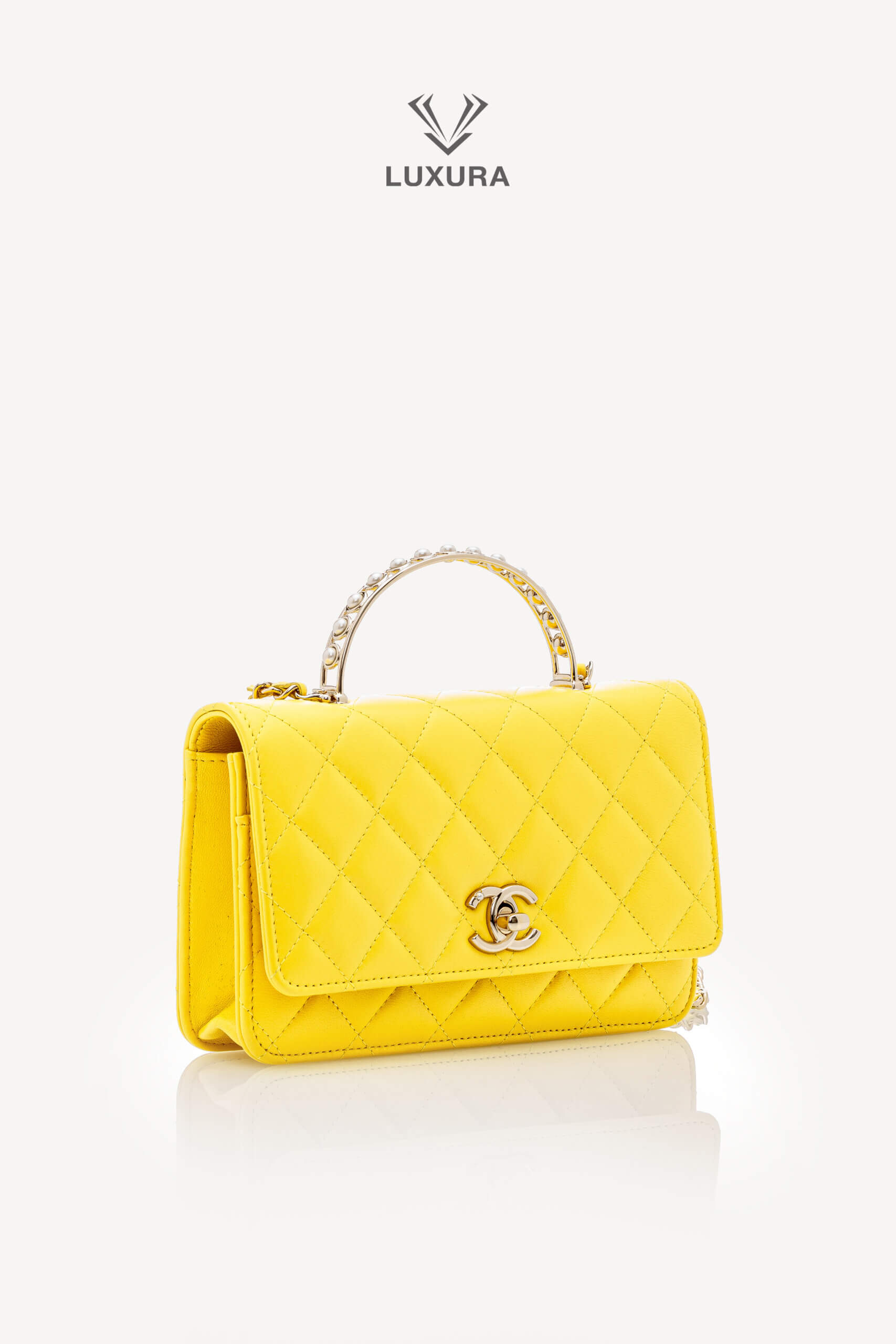 <span style="font-size: 10px;letter-spacing: .15em">HARD TO FIND</span><br> <strong>CHANEL</strong><br> <div style="margin-top:10px;font-size:16px">Top Handle Wallet On Chain Yellow Gold Hardware</div><br> - Image 3