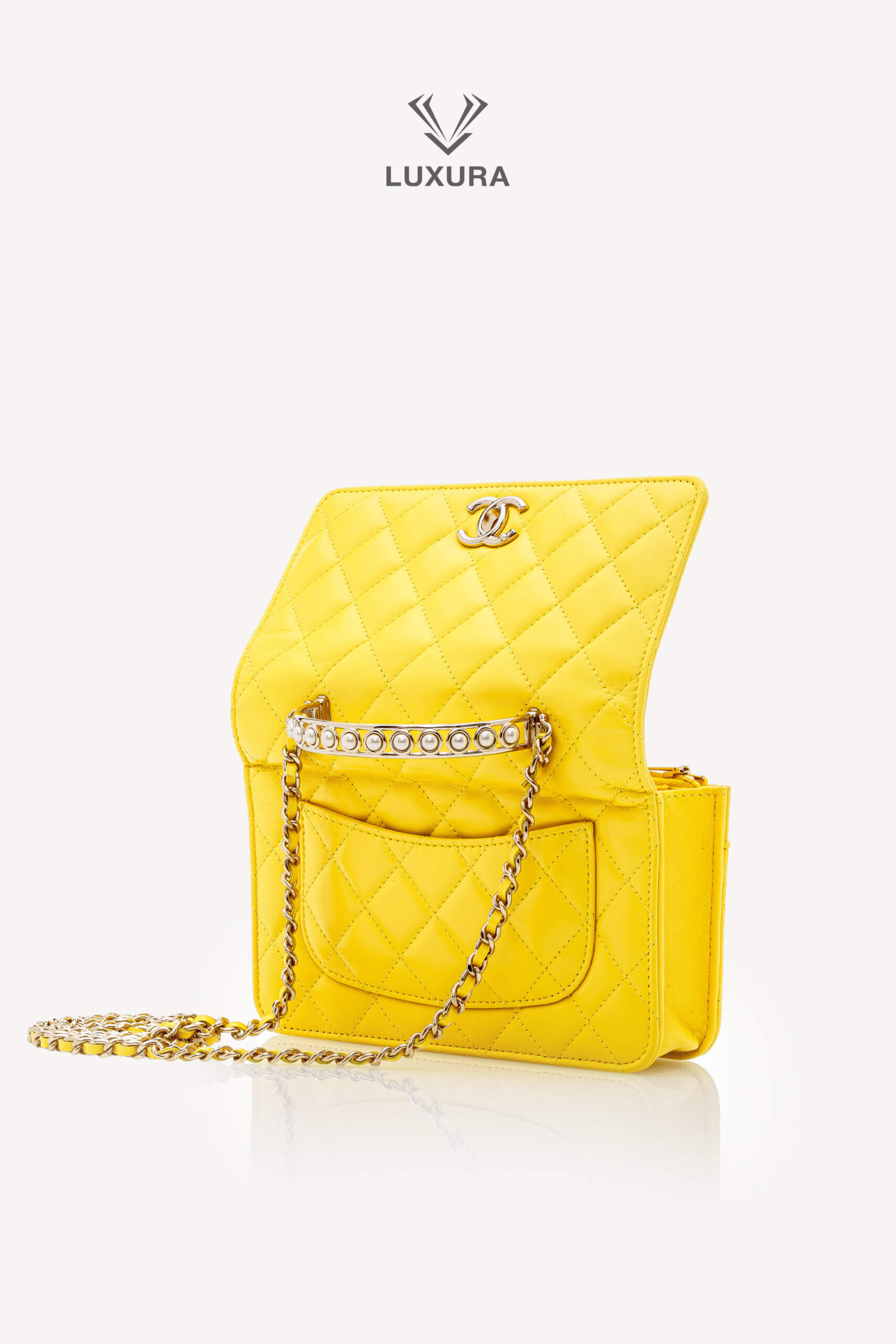<span style="font-size: 10px;letter-spacing: .15em">HARD TO FIND</span><br> <strong>CHANEL</strong><br> <div style="margin-top:10px;font-size:16px">Top Handle Wallet On Chain Yellow Gold Hardware</div><br> - Image 7