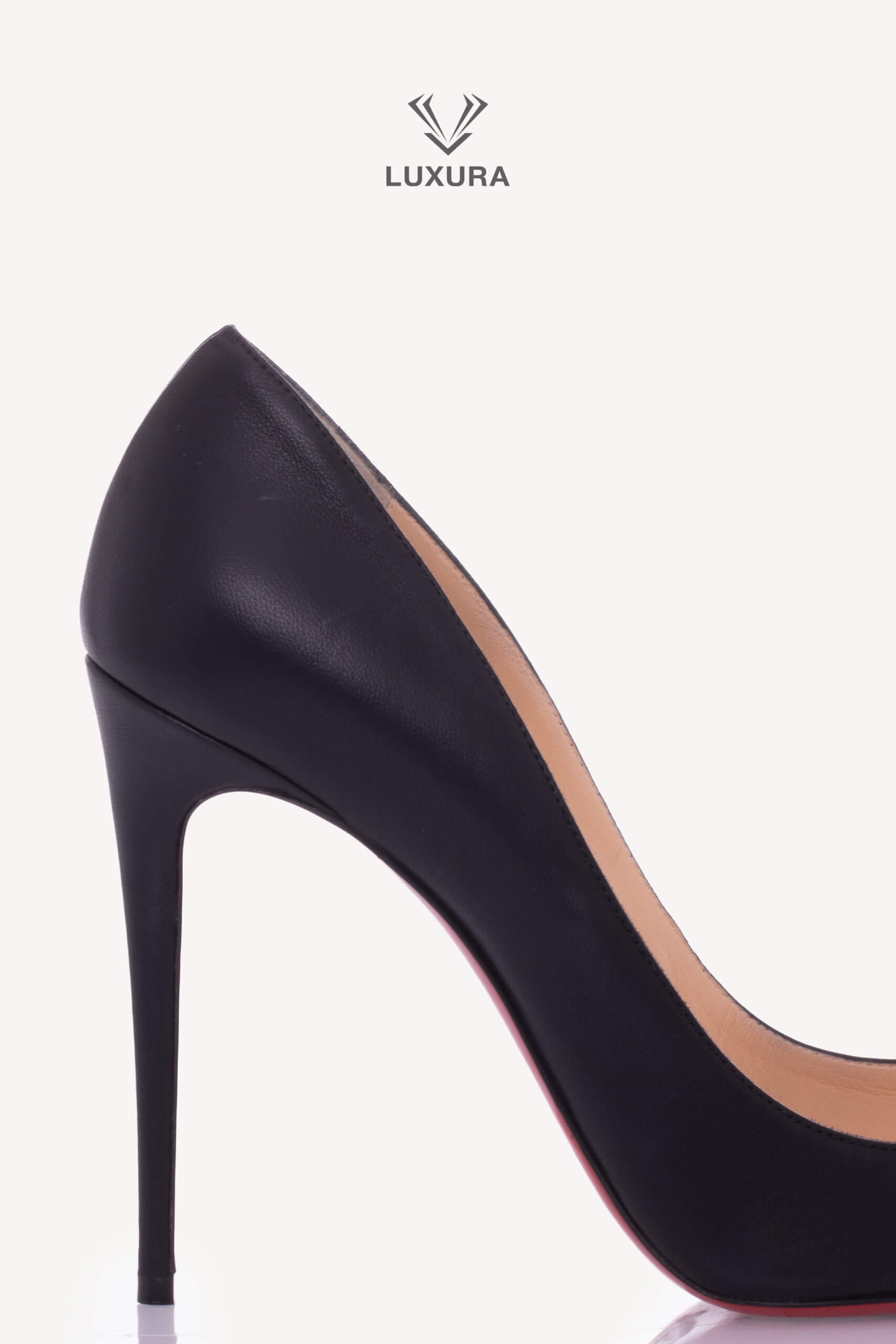 <span style="font-size: 10px;letter-spacing: .15em">BEST DEAL</span><br>            <strong>CHRISTIAN LOUBOUTIN</strong><br>            <div style="margin-top:10px;font-size:16px">Shinny Nappa Pigalle Folies 100 Pumps Black 39.5</div><br> - Image 13