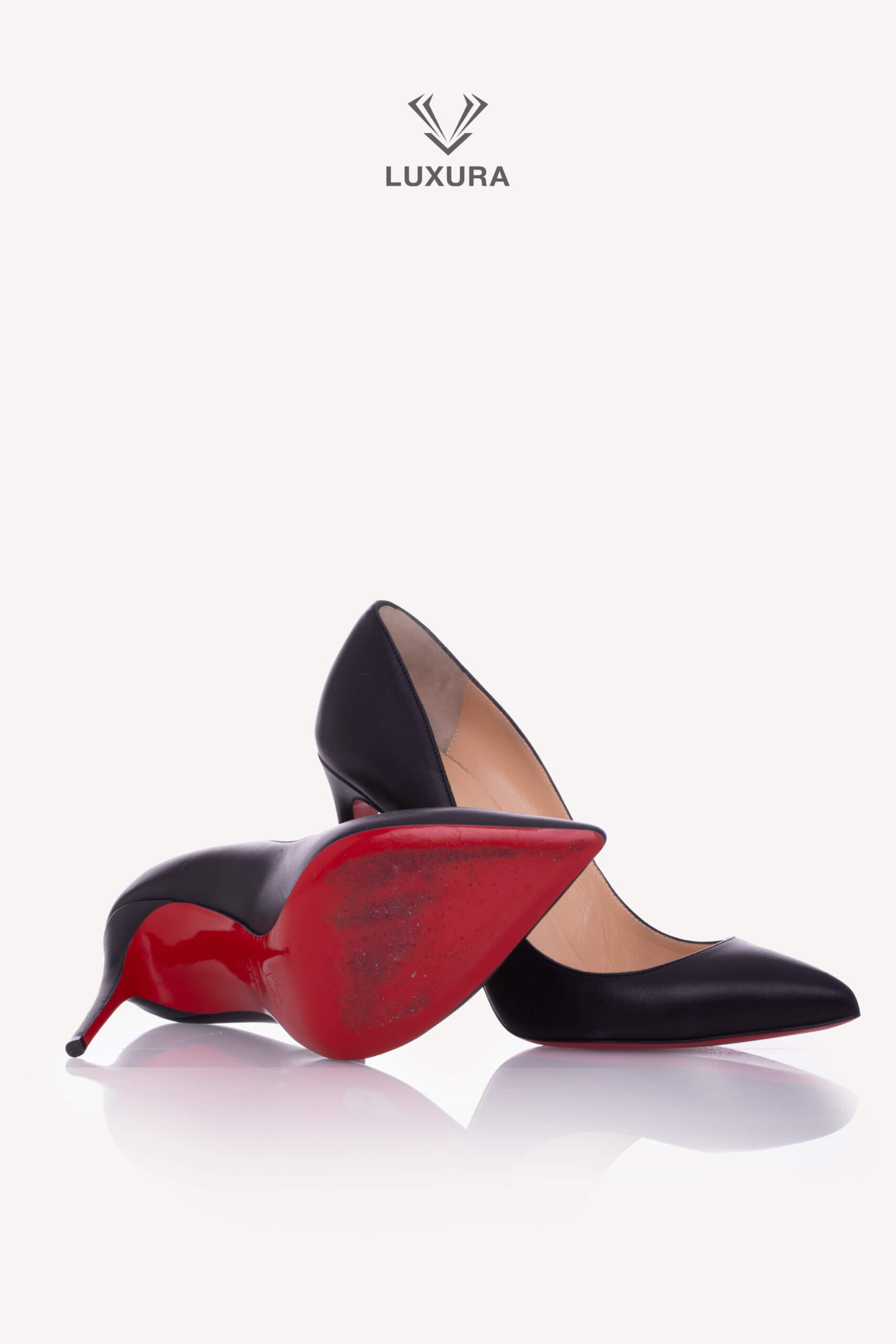 <span style="font-size: 10px;letter-spacing: .15em">BEST DEAL</span><br>            <strong>CHRISTIAN LOUBOUTIN</strong><br>            <div style="margin-top:10px;font-size:16px">Shinny Nappa Pigalle Folies 100 Pumps Black 39.5</div><br> - Image 19