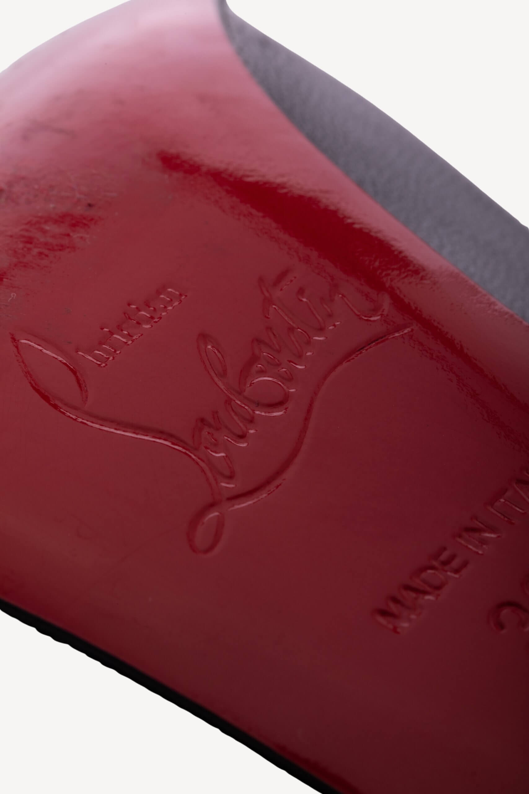 <span style="font-size: 10px;letter-spacing: .15em">BEST DEAL</span><br>            <strong>CHRISTIAN LOUBOUTIN</strong><br>            <div style="margin-top:10px;font-size:16px">Shinny Nappa Pigalle Folies 100 Pumps Black 39.5</div><br> - Image 18