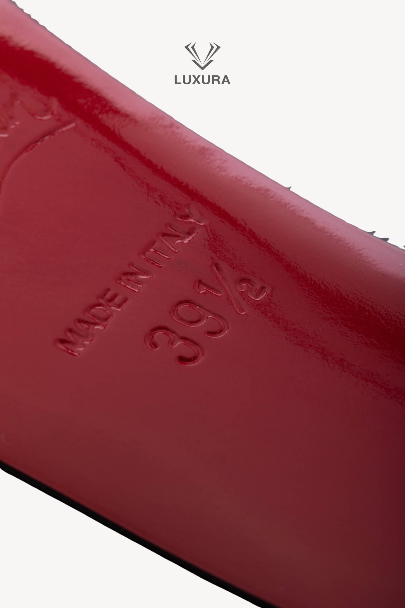 <span style="font-size: 10px;letter-spacing: .15em">BEST DEAL</span><br>            <strong>CHRISTIAN LOUBOUTIN</strong><br>            <div style="margin-top:10px;font-size:16px">Shinny Nappa Pigalle Folies 100 Pumps Black 39.5</div><br> - Image 17