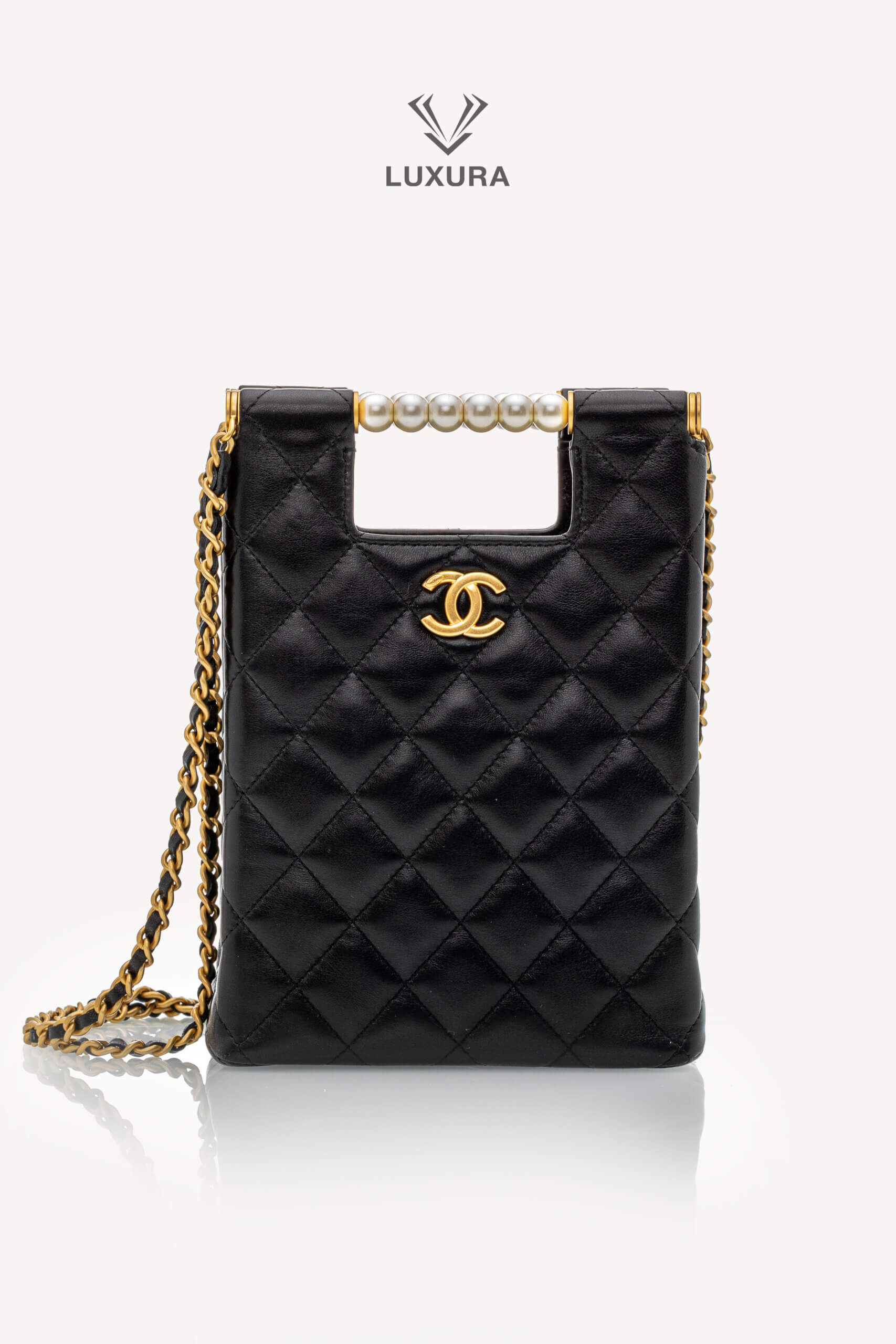 <span style="font-size: 10px;letter-spacing: .15em">HARD TO FIND</span><br> <strong>CHANEL</strong><br> <div style="margin-top:10px;font-size:16px">Lambskin Matelasse Pearl Handle Chain Shoulder Bag Black</div><br> - Image 6
