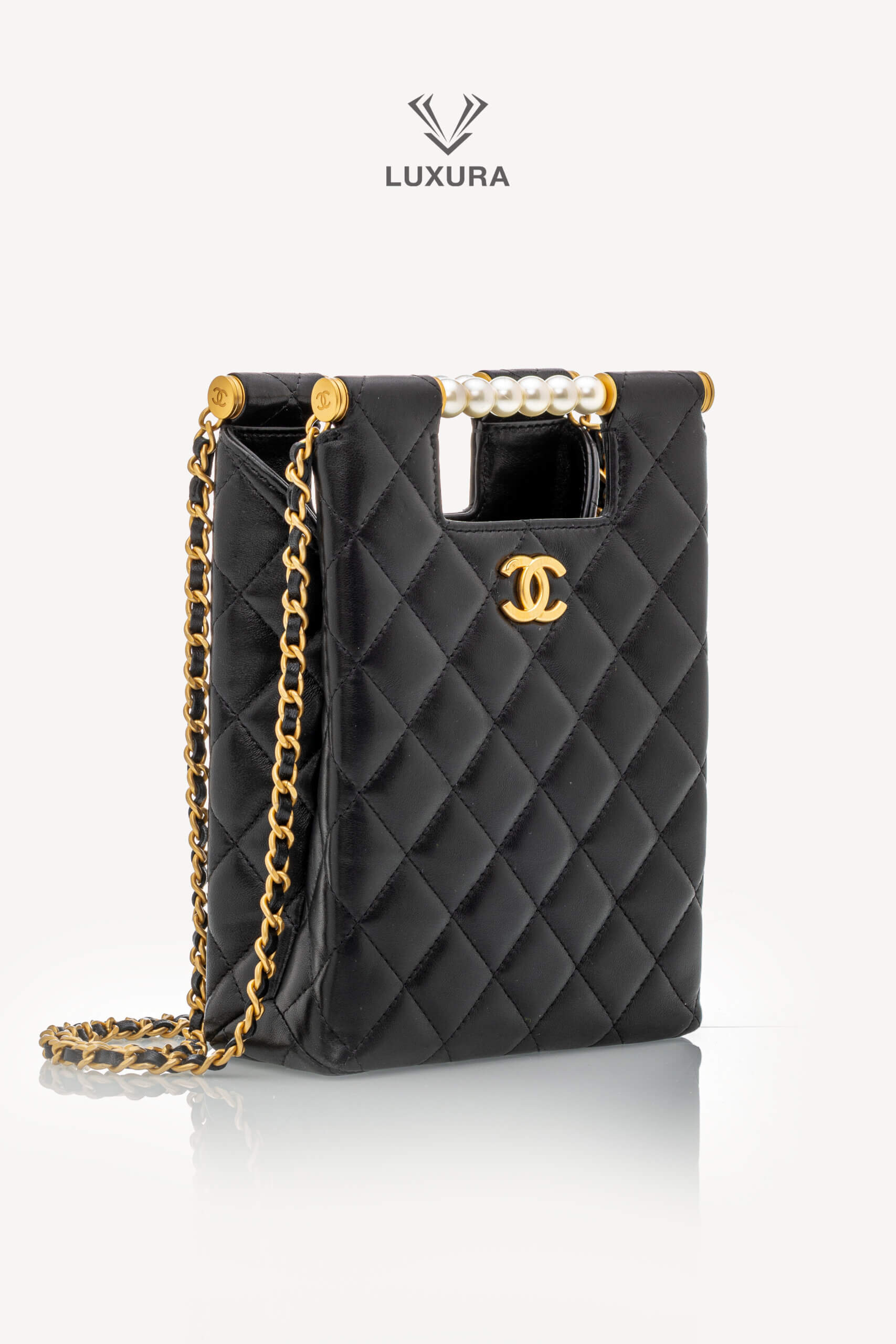 <span style="font-size: 10px;letter-spacing: .15em">HARD TO FIND</span><br> <strong>CHANEL</strong><br> <div style="margin-top:10px;font-size:16px">Lambskin Matelasse Pearl Handle Chain Shoulder Bag Black</div><br> - Image 3