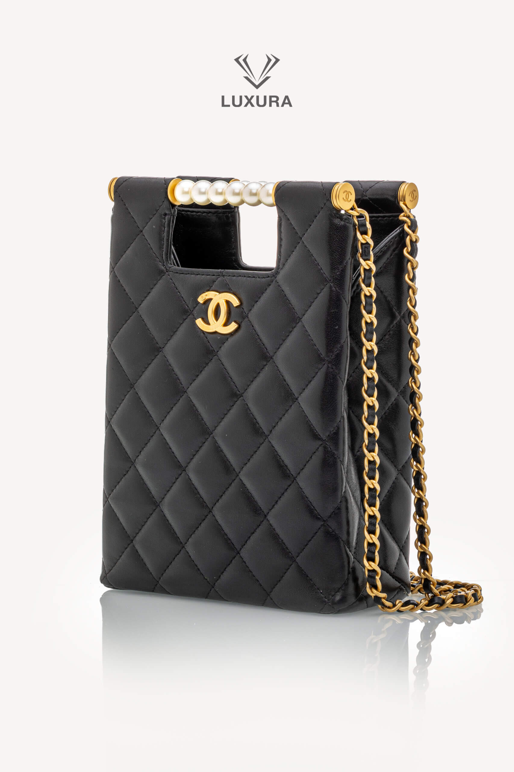 <span style="font-size: 10px;letter-spacing: .15em">HARD TO FIND</span><br> <strong>CHANEL</strong><br> <div style="margin-top:10px;font-size:16px">Lambskin Matelasse Pearl Handle Chain Shoulder Bag Black</div><br> - Image 9