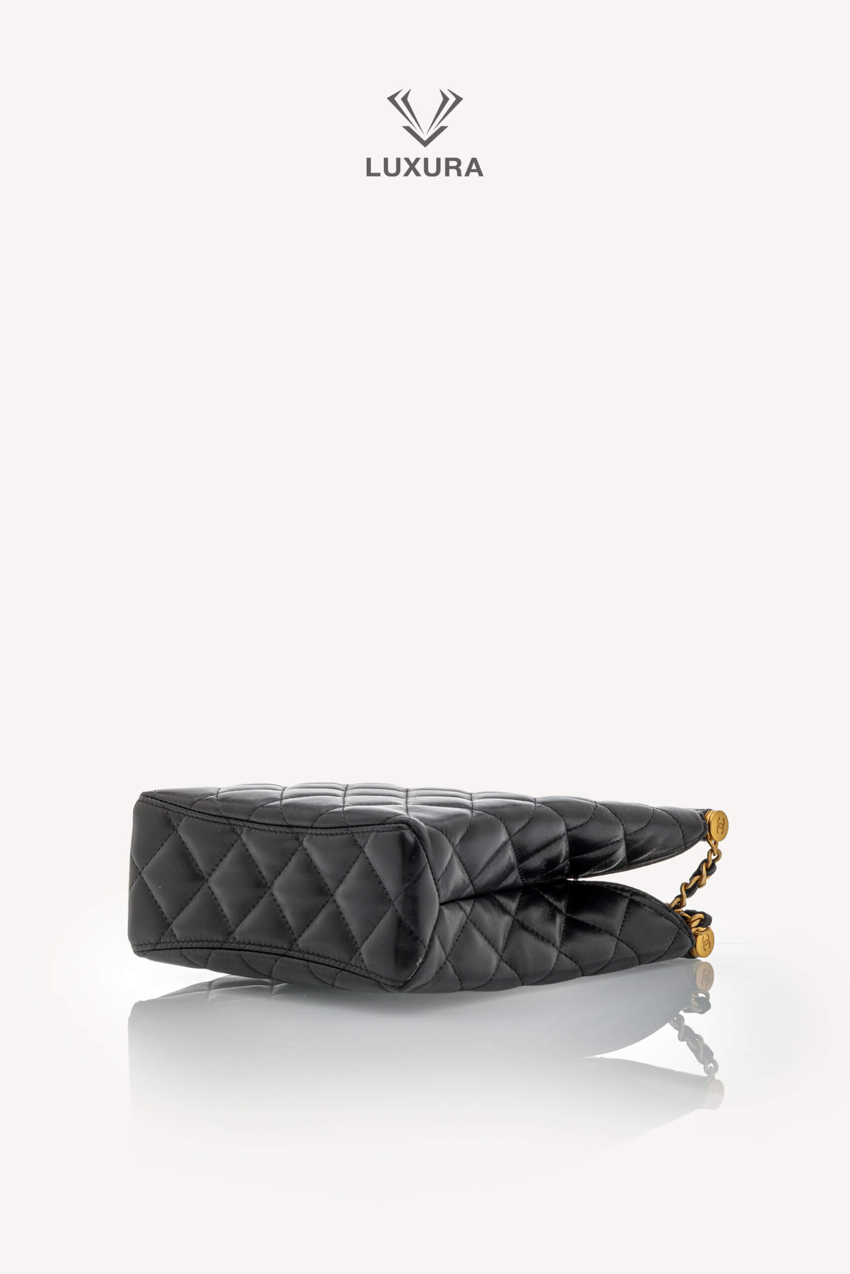 <span style="font-size: 10px;letter-spacing: .15em">HARD TO FIND</span><br> <strong>CHANEL</strong><br> <div style="margin-top:10px;font-size:16px">Lambskin Matelasse Pearl Handle Chain Shoulder Bag Black</div><br> - Image 21
